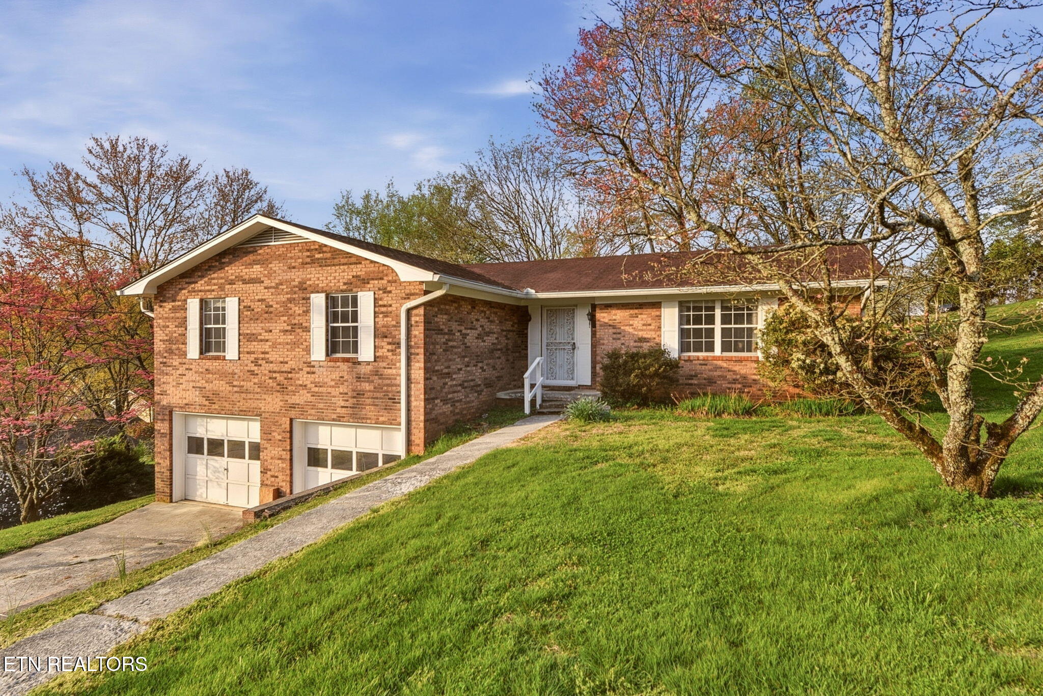 307 Walnut Street Clinton TN 37716