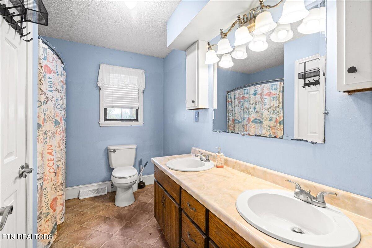 211 Evans Road Jacksboro TN 37757