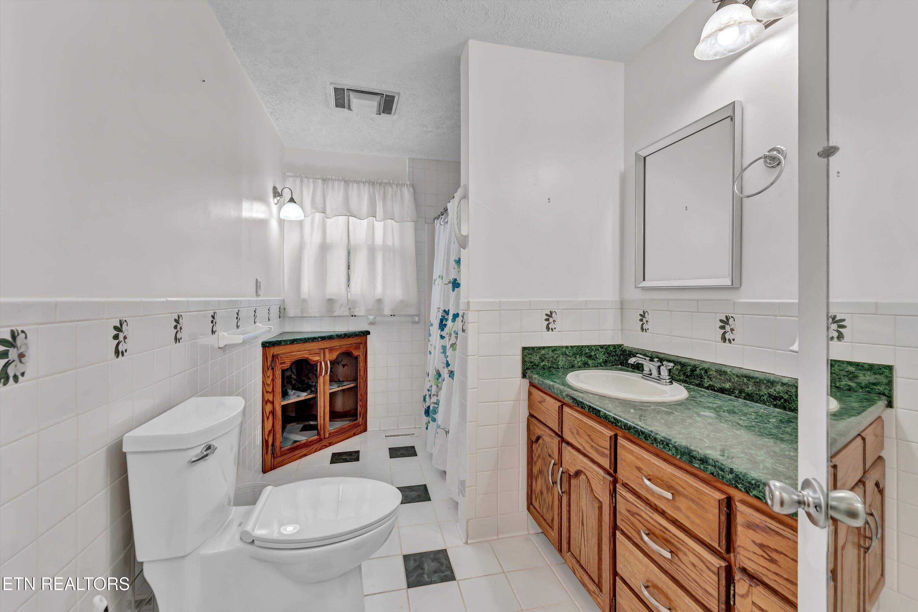 219 N Douglas Avenue Rockwood TN 37854