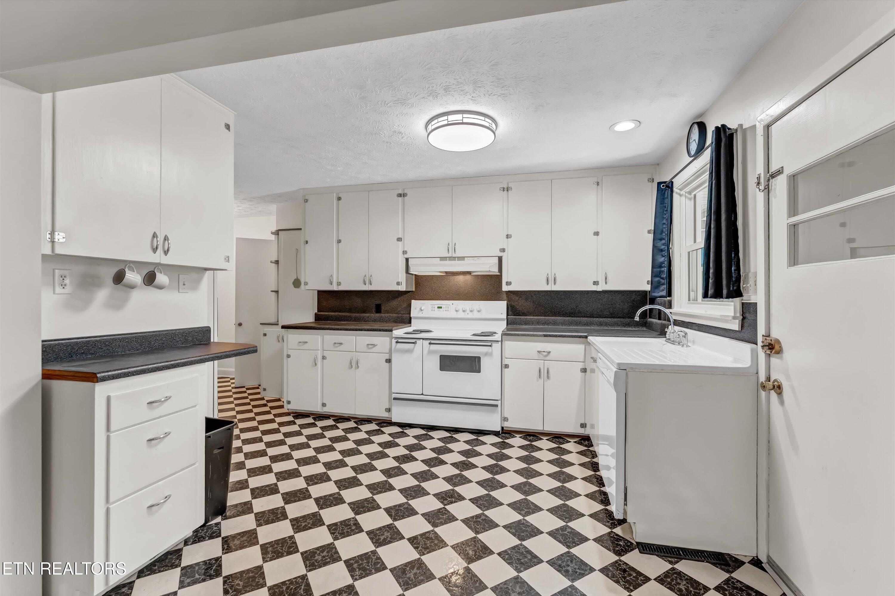 219 N Douglas Avenue Rockwood TN 37854
