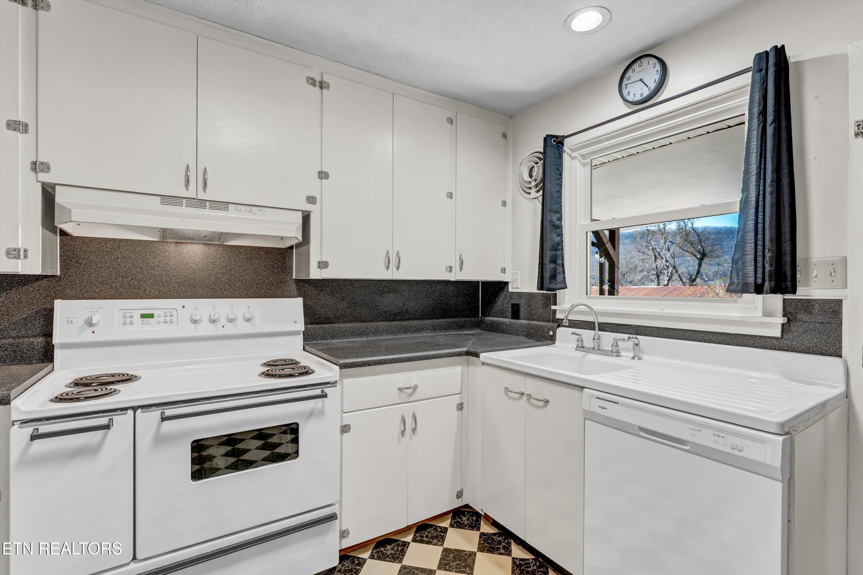 219 N Douglas Avenue Rockwood TN 37854