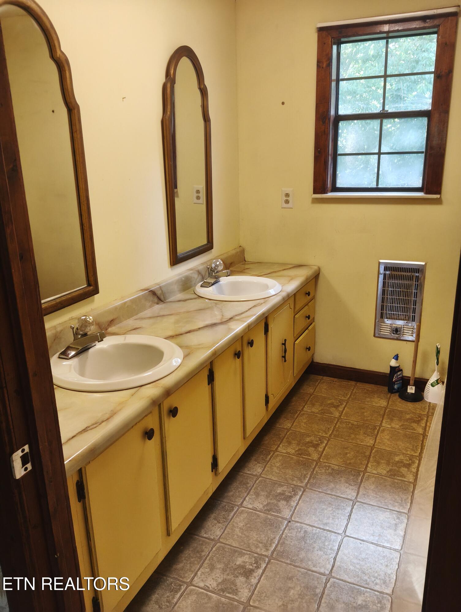 1947 Oody Road Loudon TN 37774