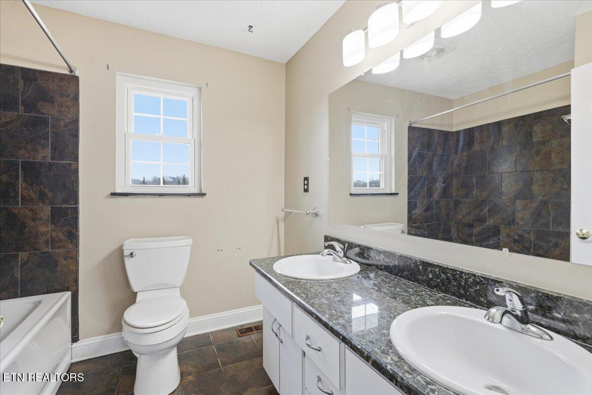 10050 Rutledge Pike Corryton TN 37721