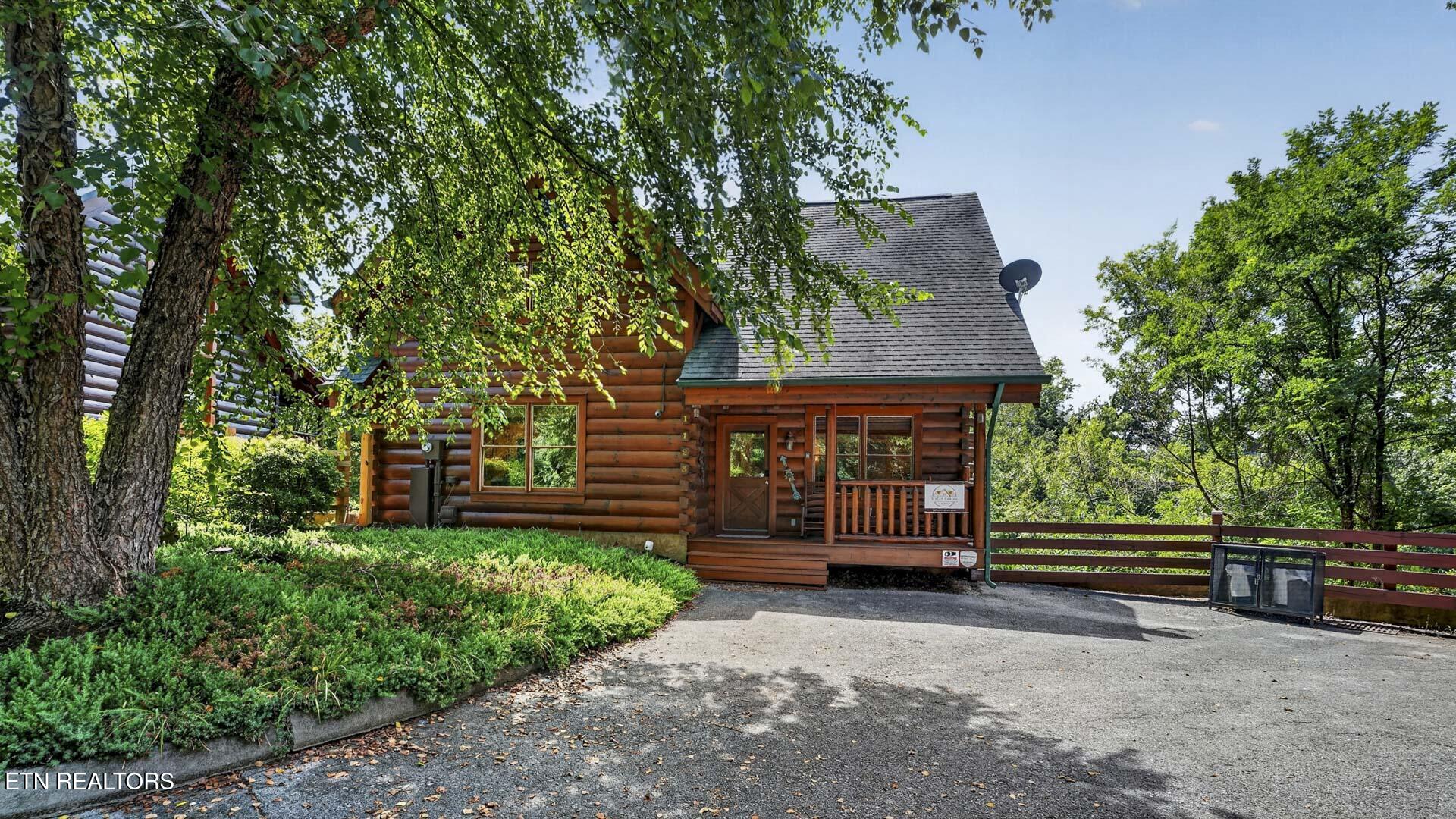 1123 Towering Oaks Drive Sevierville TN 37876