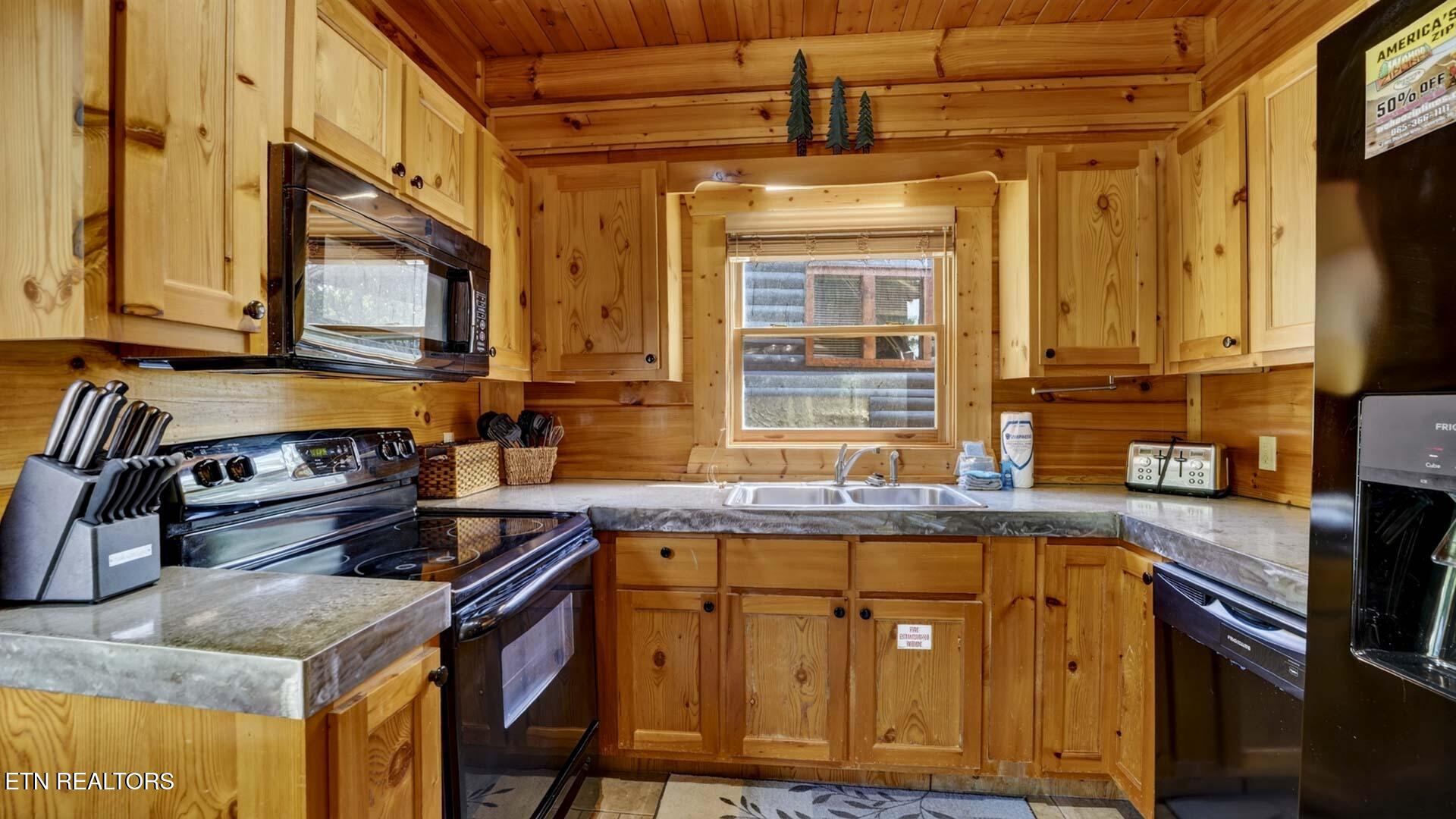 1123 Towering Oaks Drive Sevierville TN 37876