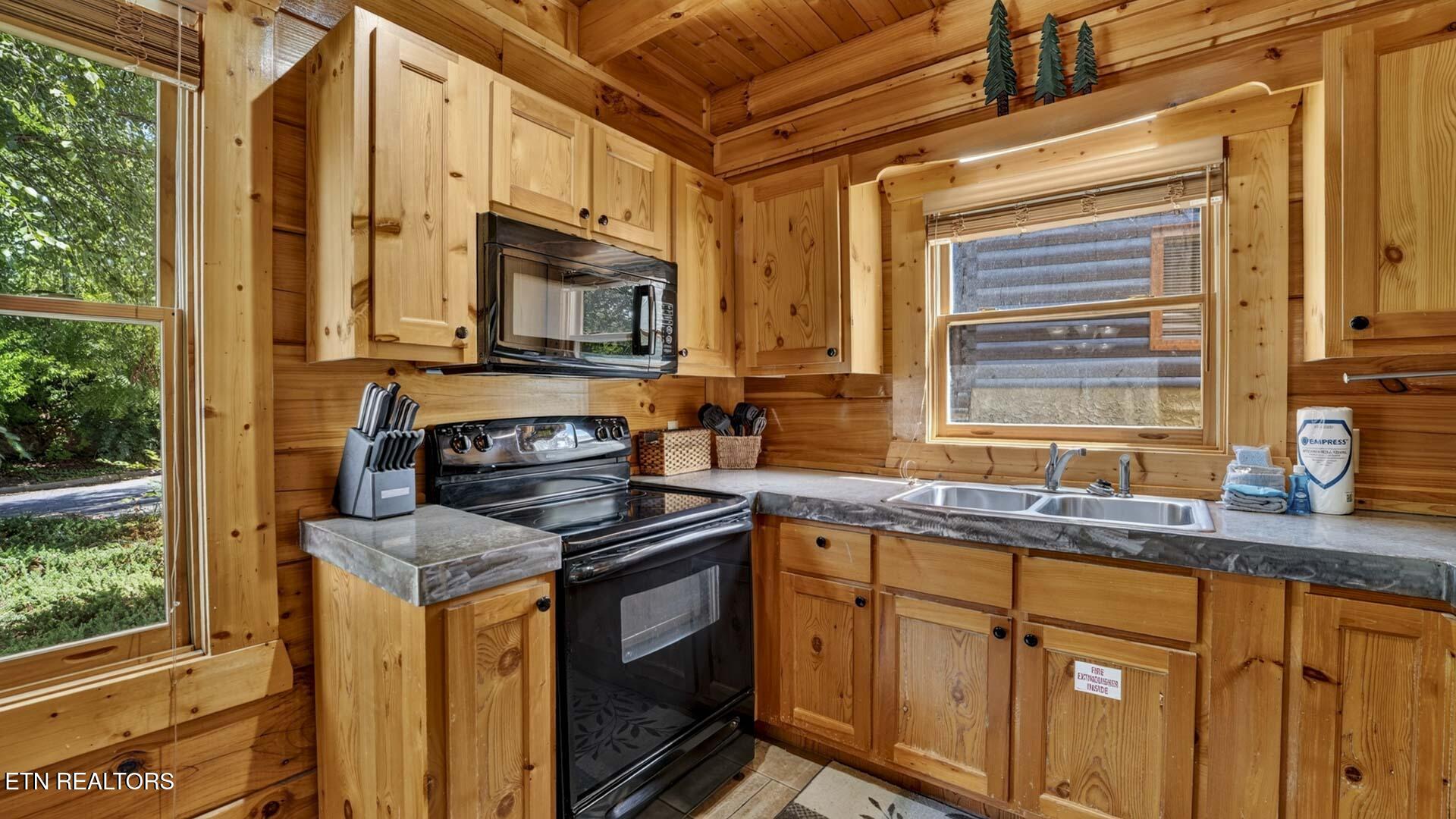 1123 Towering Oaks Drive Sevierville TN 37876