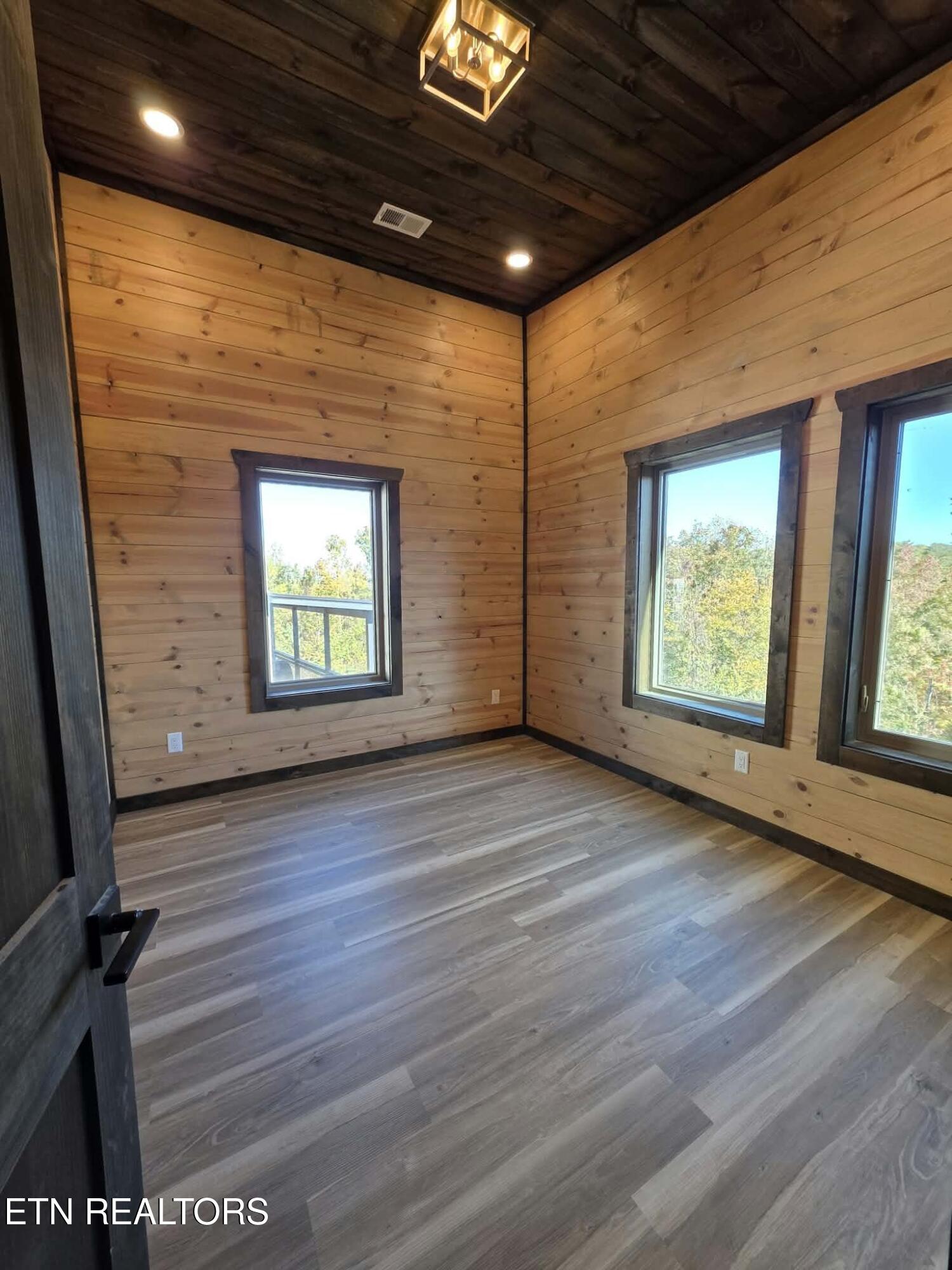 2945 Tipi Way Pigeon Forge TN 37863