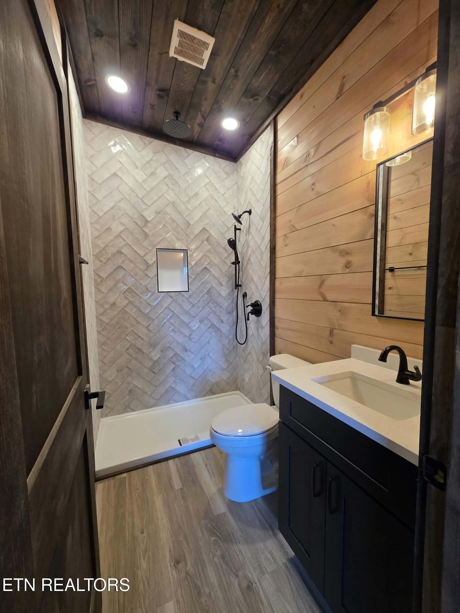 2945 Tipi Way Pigeon Forge TN 37863