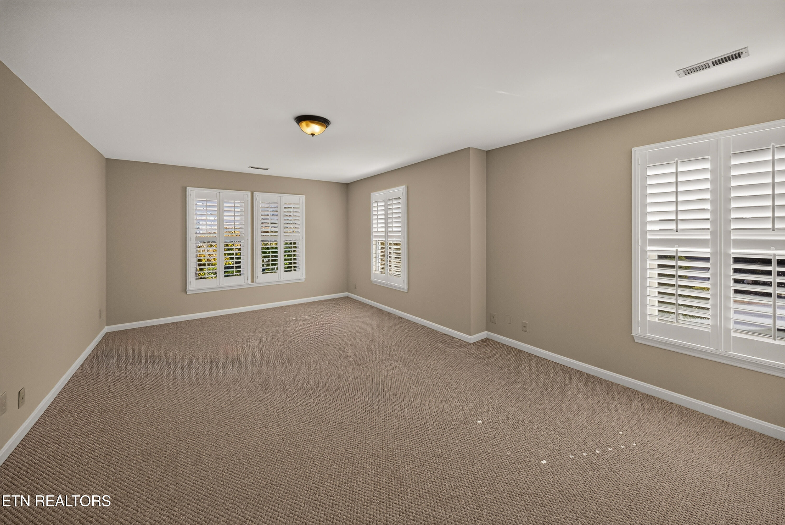 2010 Breakers Point Knoxville TN 37922