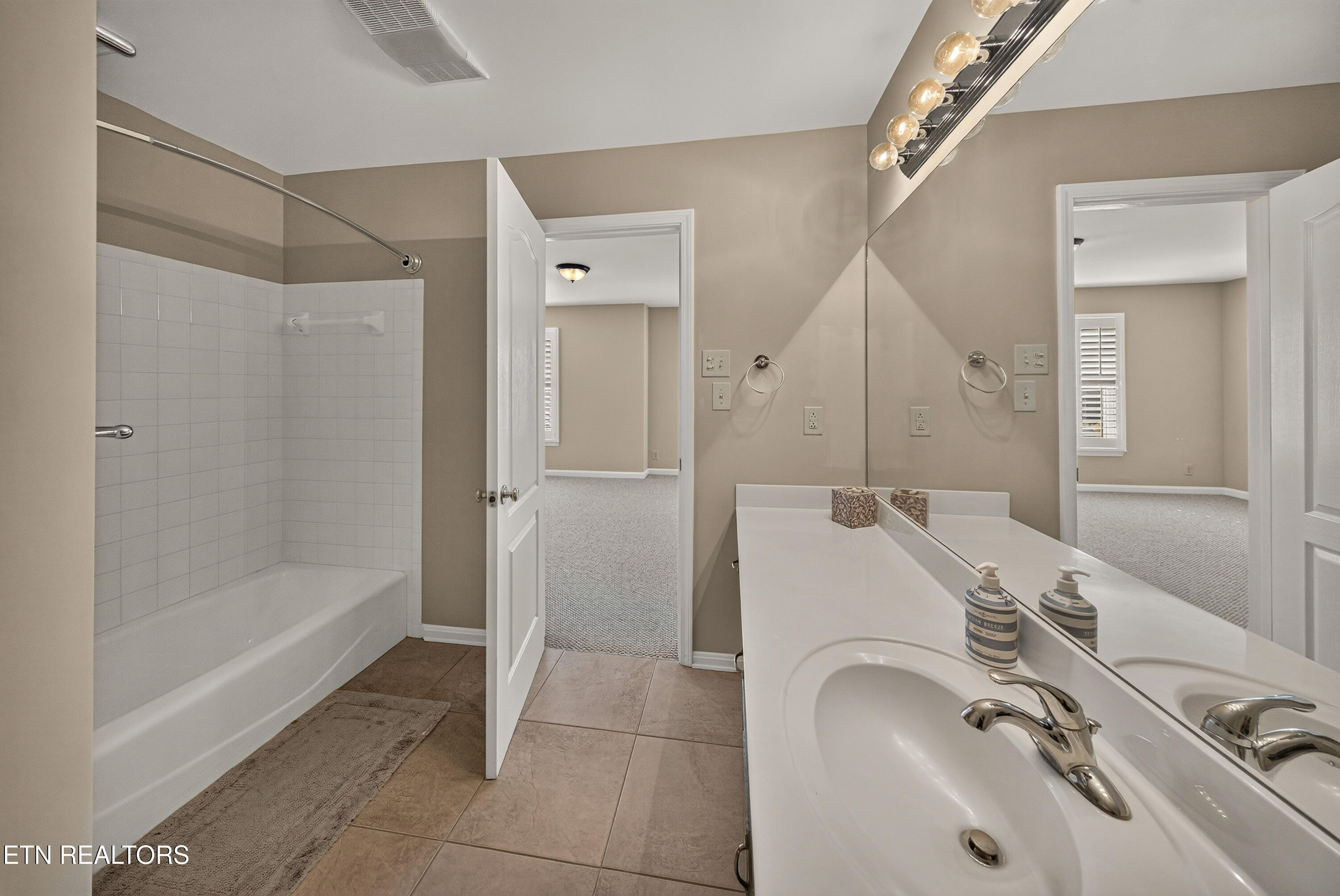 2010 Breakers Point Knoxville TN 37922