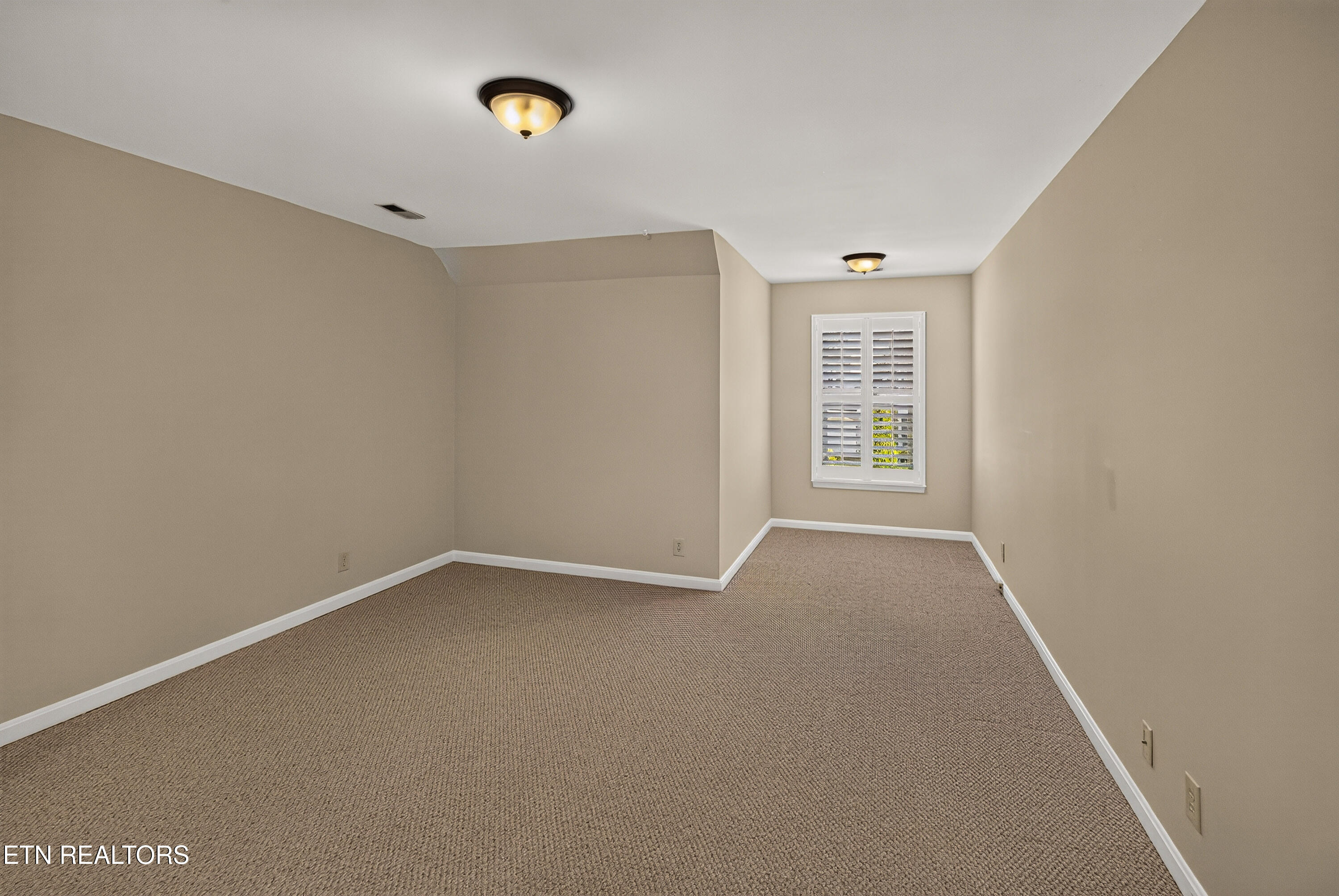 2010 Breakers Point Knoxville TN 37922