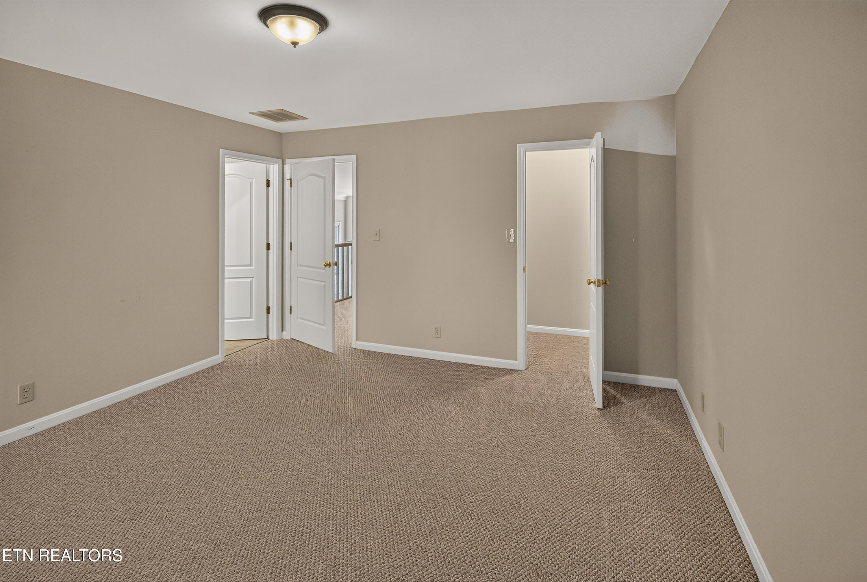 2010 Breakers Point Knoxville TN 37922