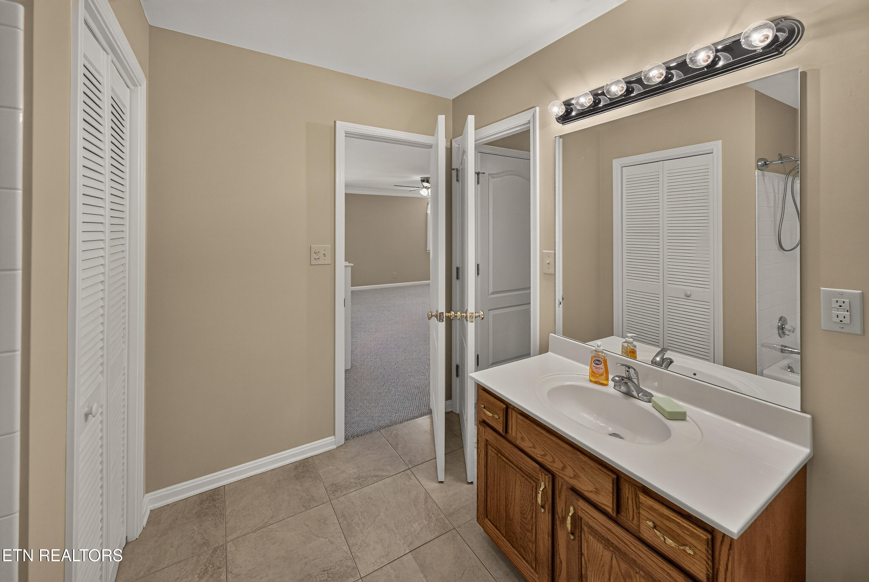 2010 Breakers Point Knoxville TN 37922