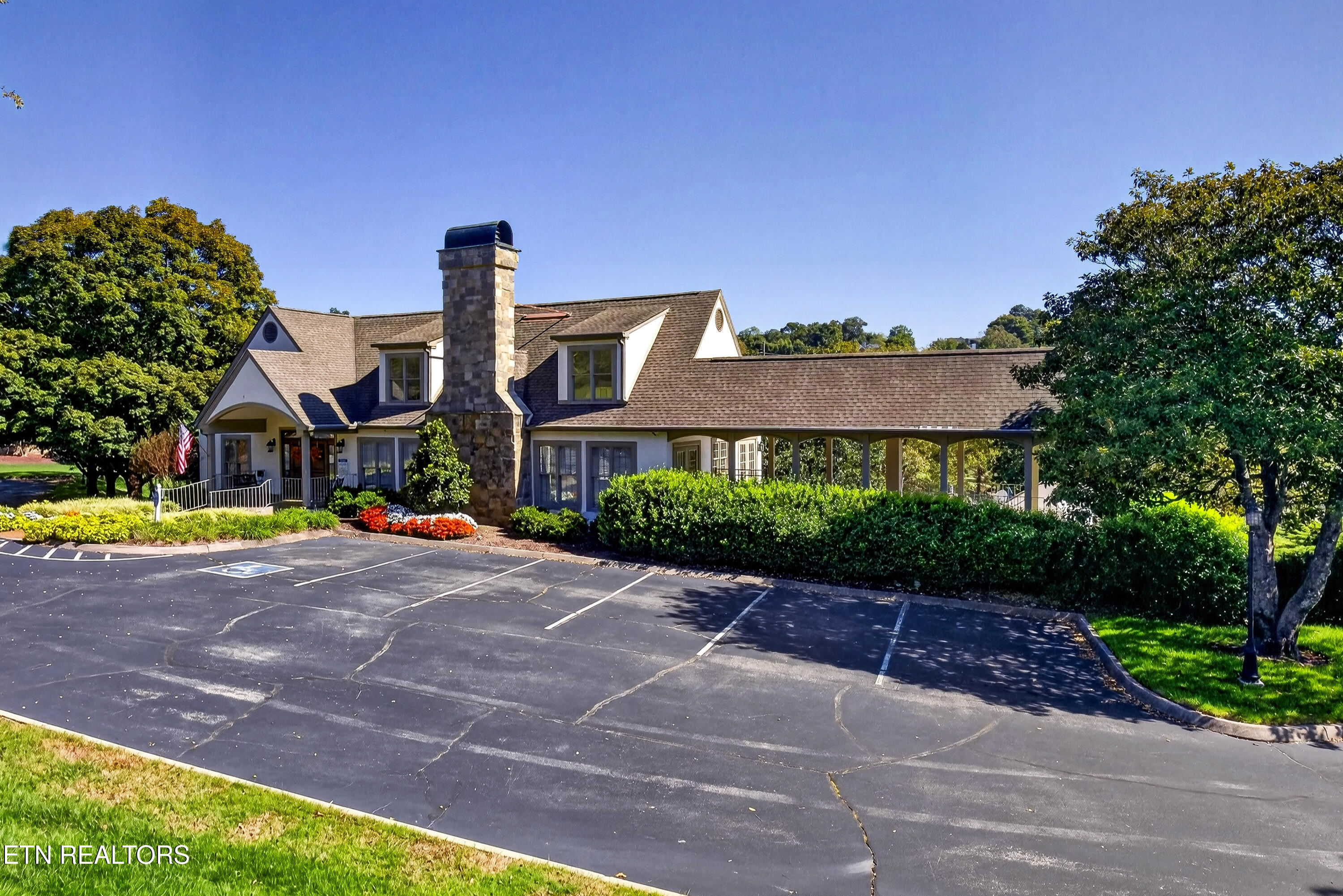 2010 Breakers Point Knoxville TN 37922