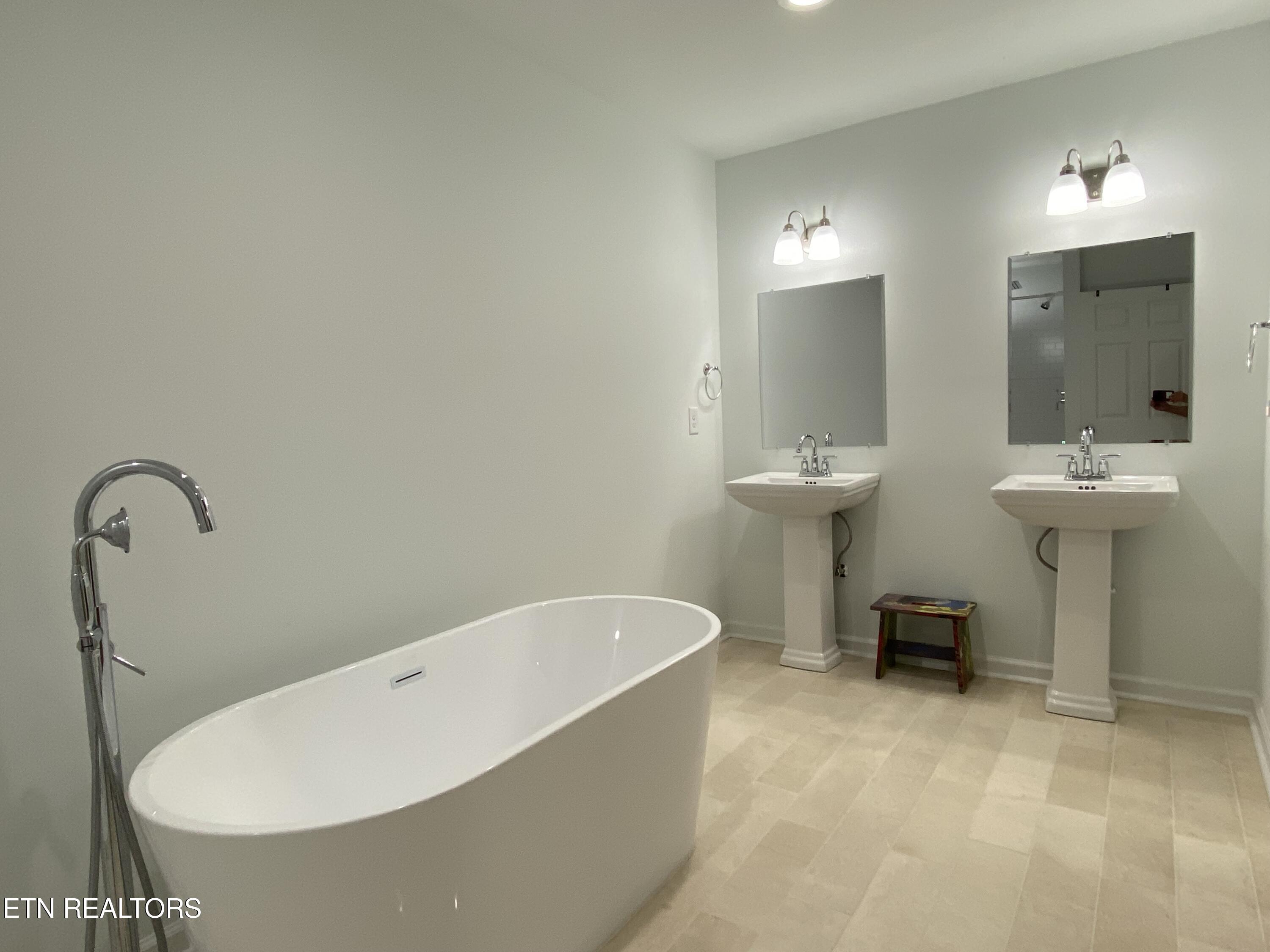 421 Oakcrest Road Knoxville TN 37912