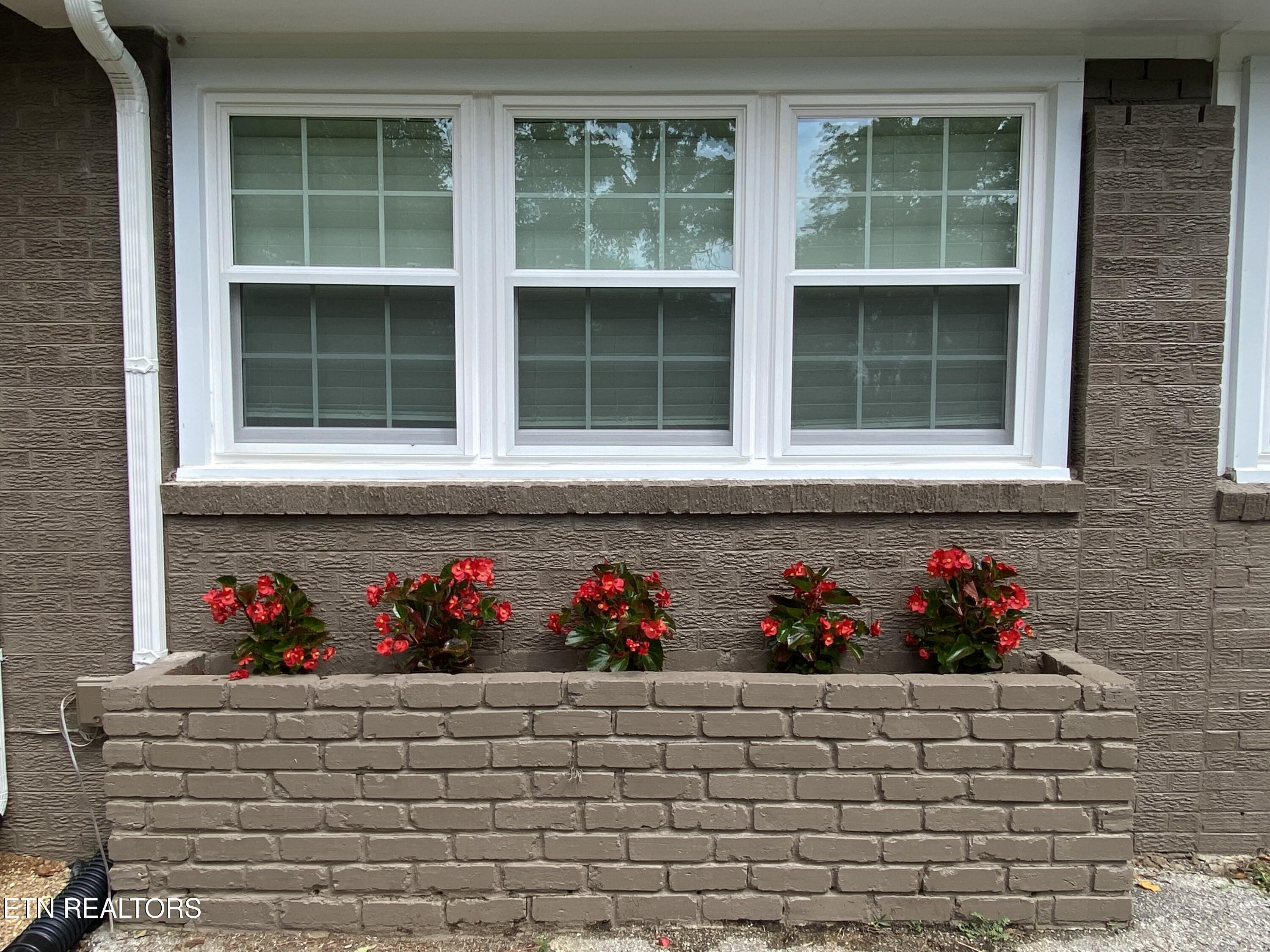 421 Oakcrest Road Knoxville TN 37912