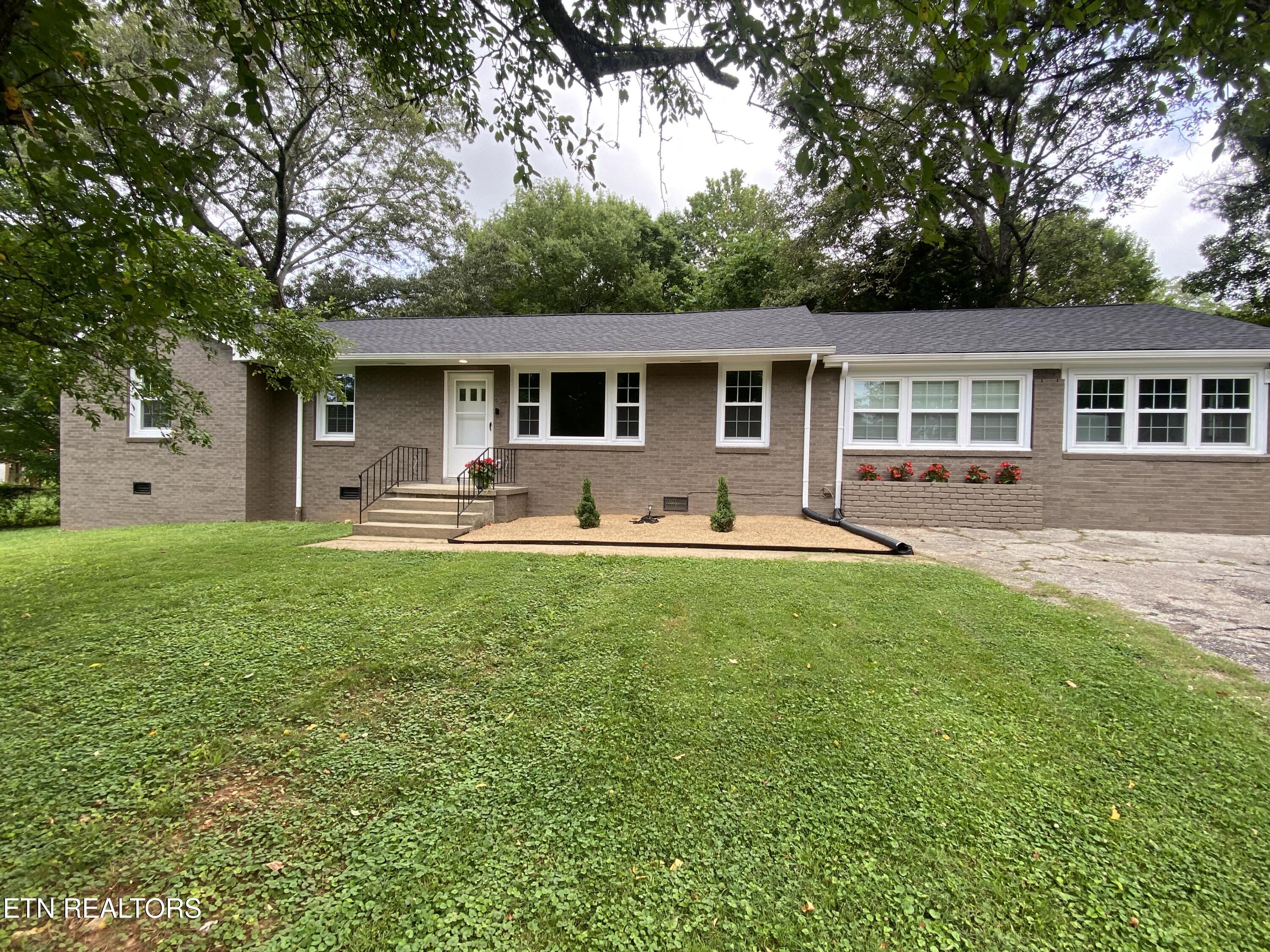 421 Oakcrest Road Knoxville TN 37912