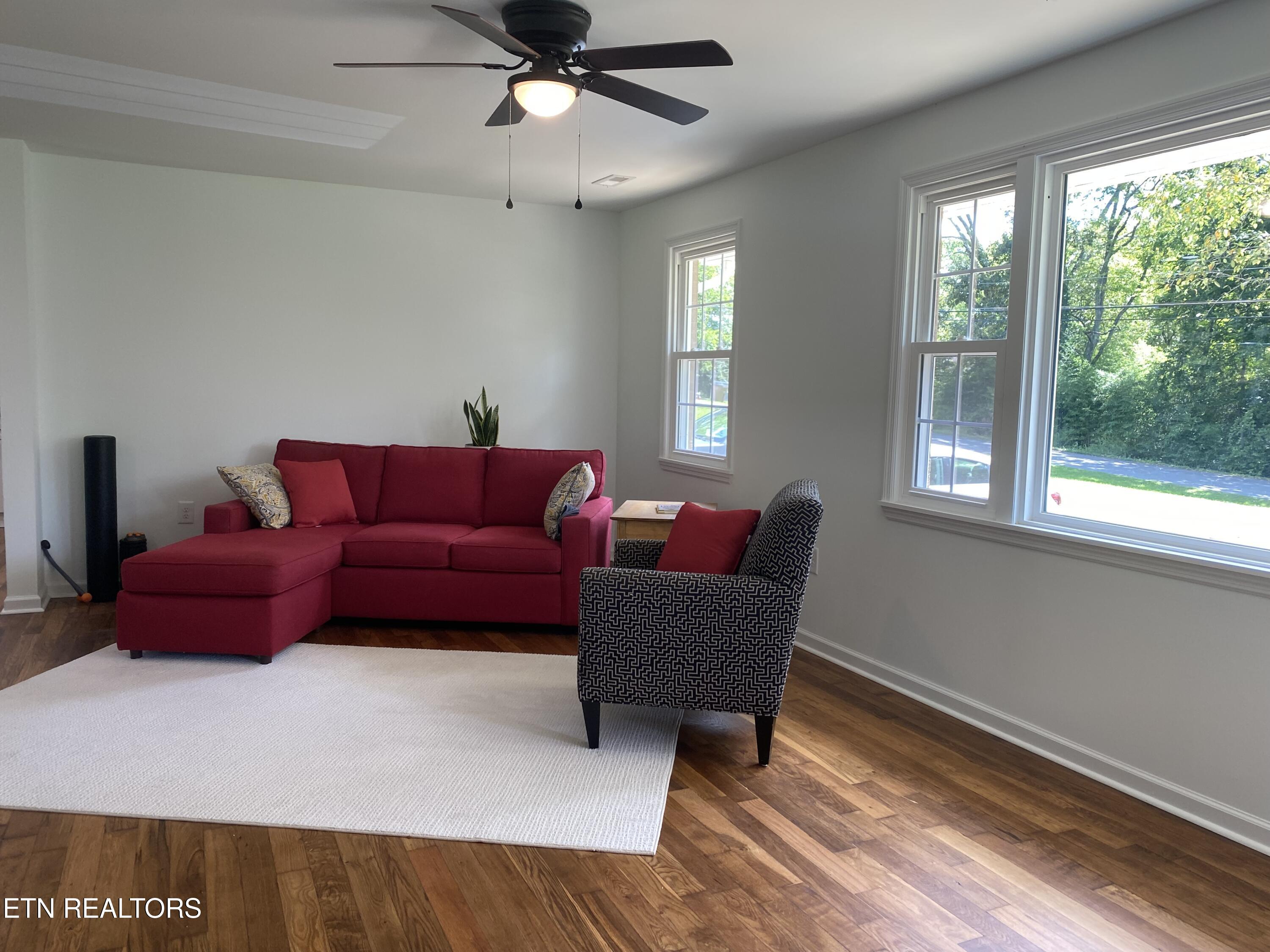 421 Oakcrest Road Knoxville TN 37912