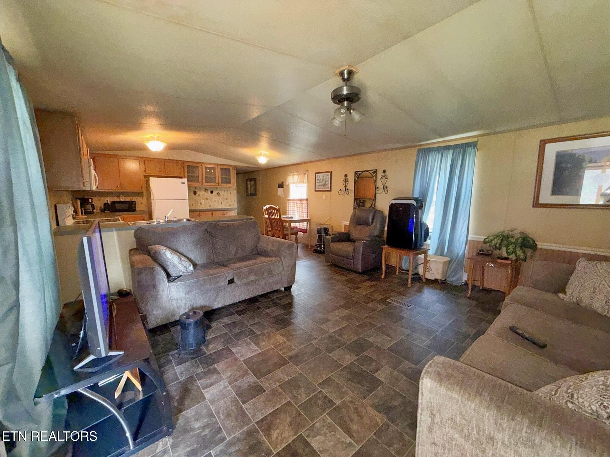 138 Pearly Ward Lane Caryville TN 37714