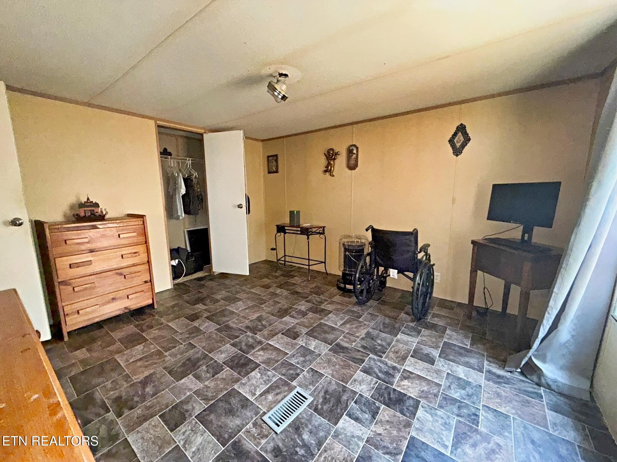 138 Pearly Ward Lane Caryville TN 37714