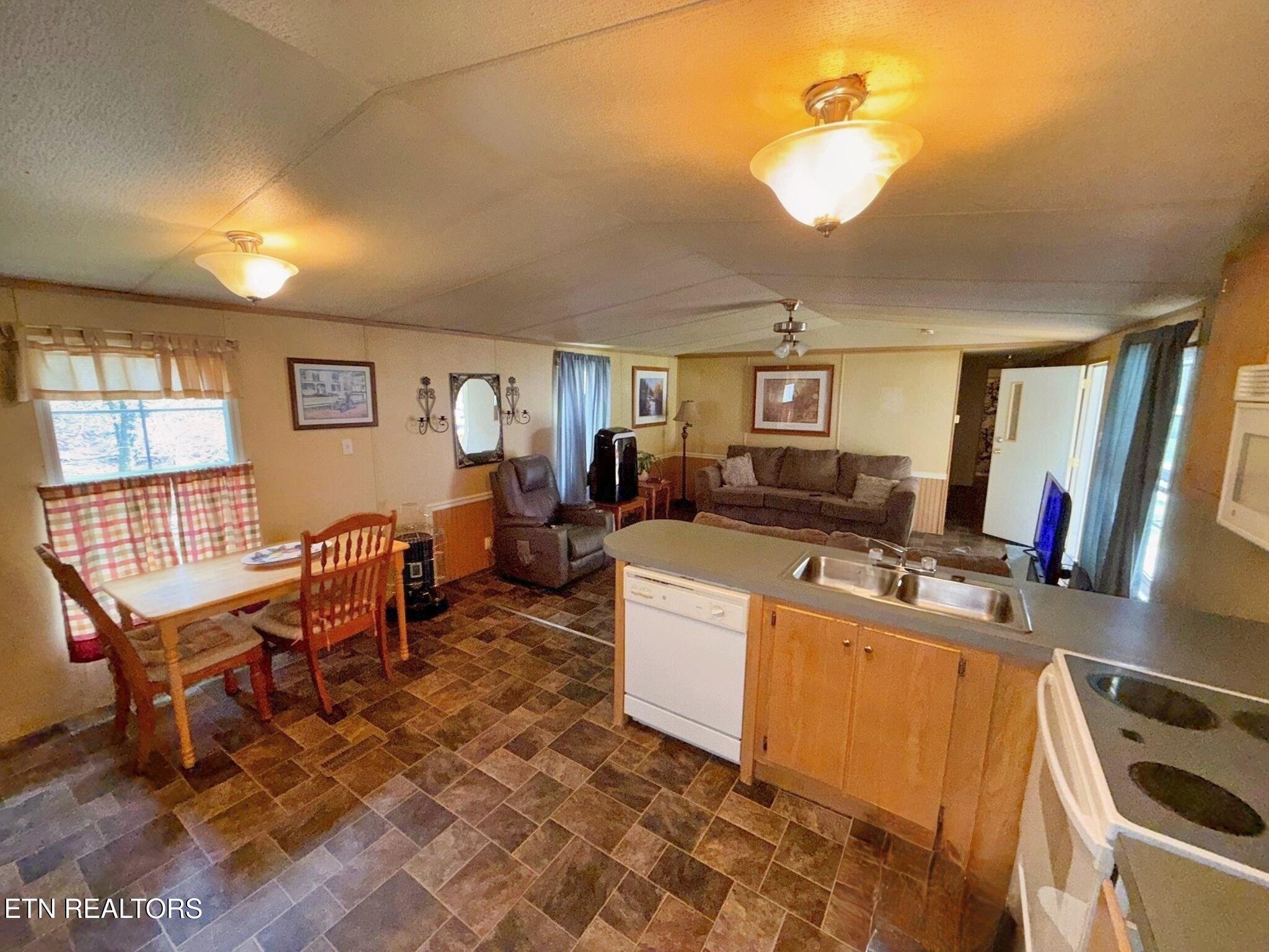 138 Pearly Ward Lane Caryville TN 37714