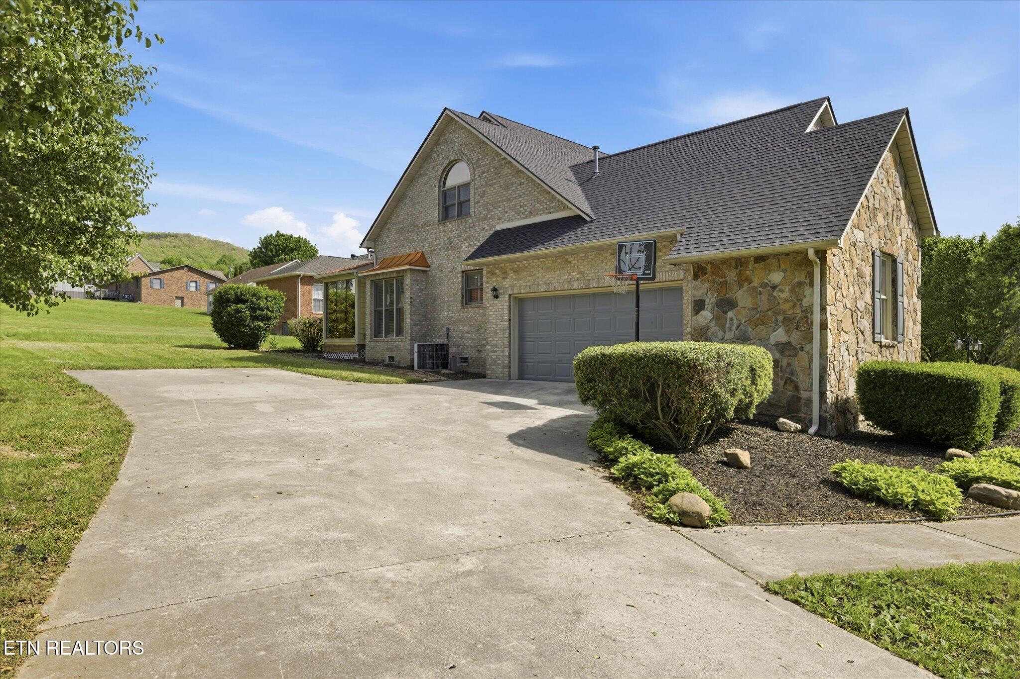 169 Perkins Lane Jacksboro TN 37757