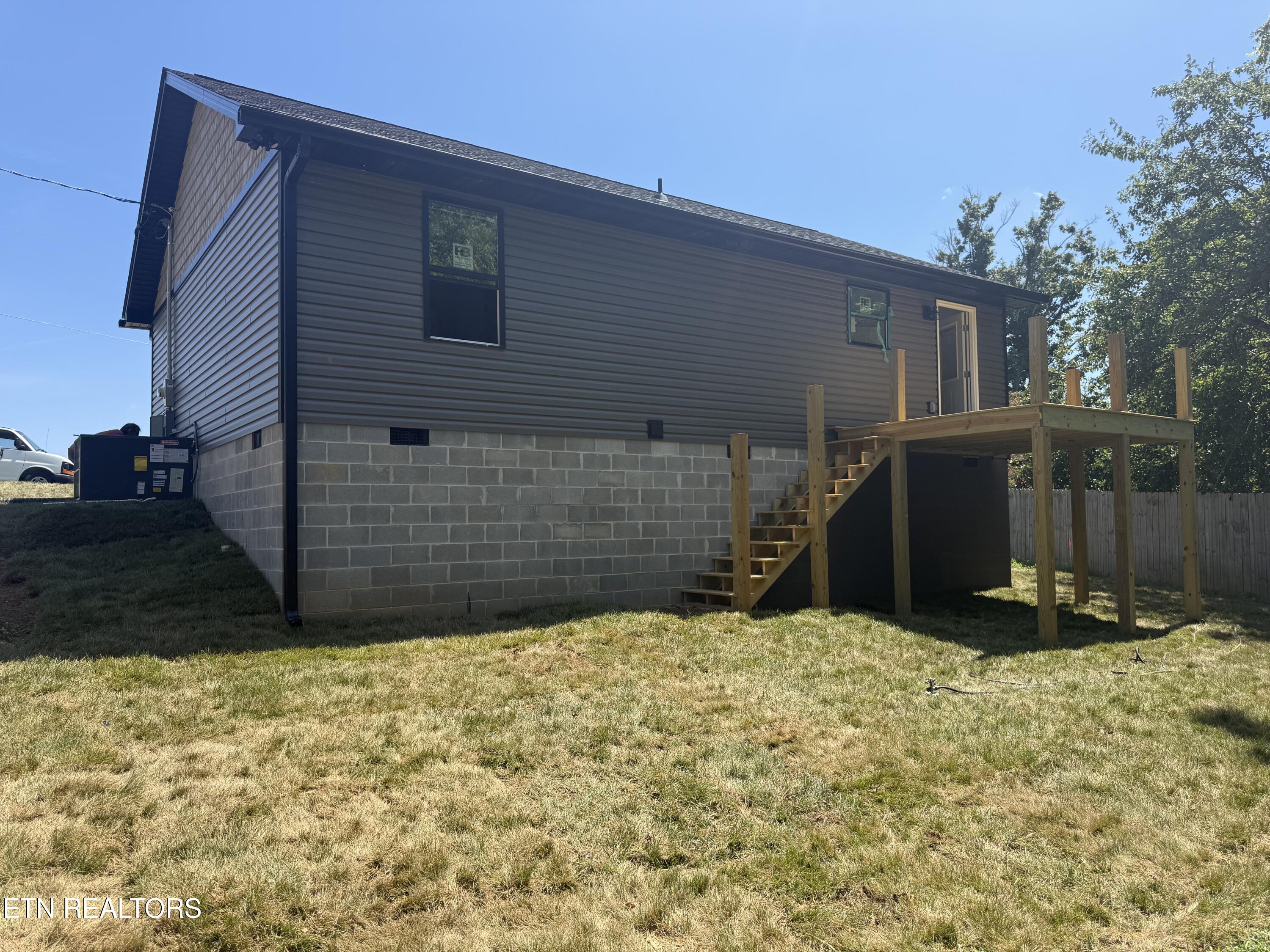 207 Long Hollow Road Clinton TN 37716