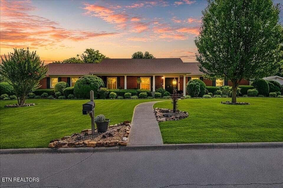 1101 Brentwood Drive Etowah TN 37331