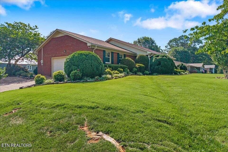 1101 Brentwood Drive Etowah TN 37331