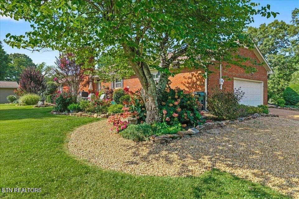 1101 Brentwood Drive Etowah TN 37331