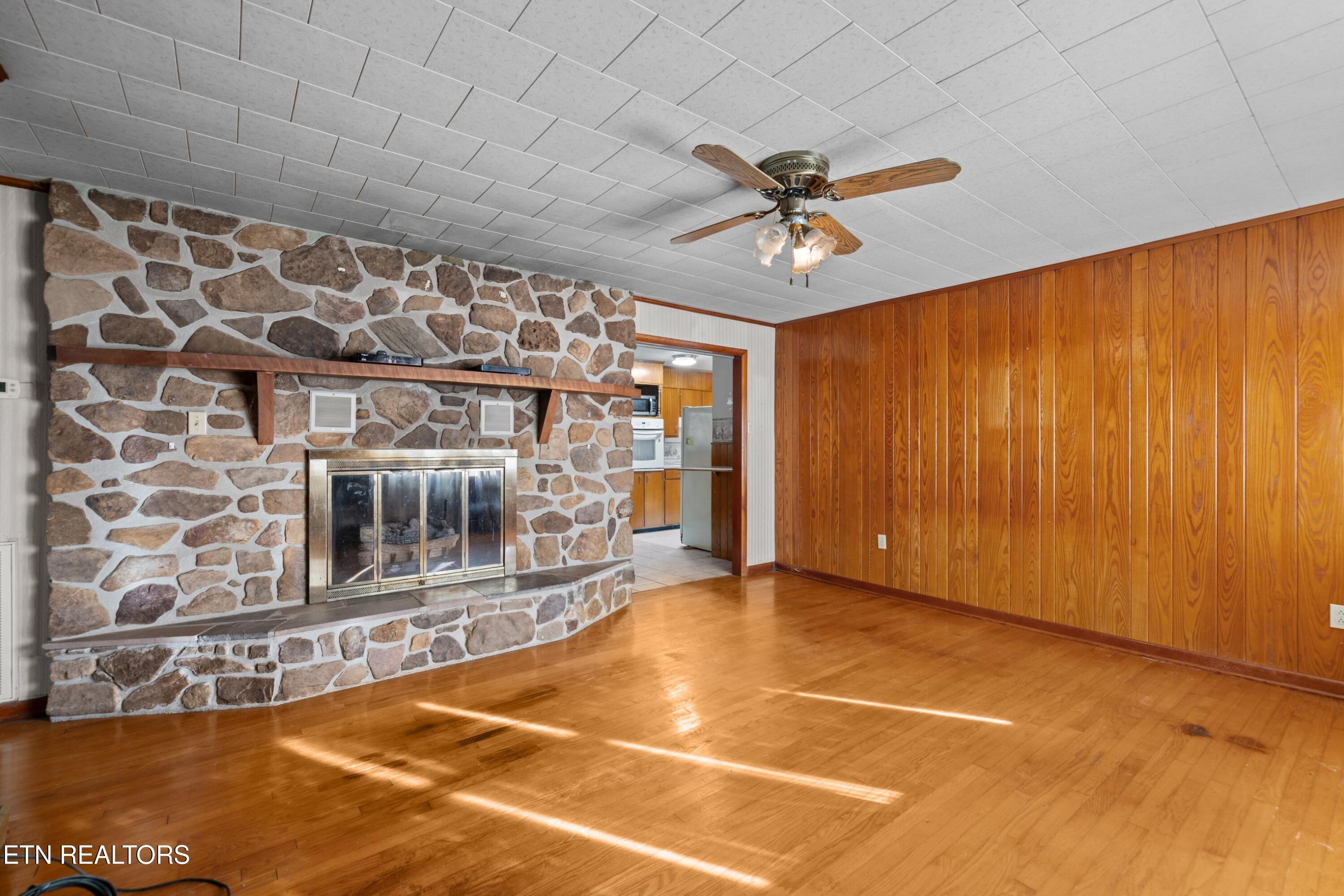 1435 Tn-33 Tazewell TN 37879