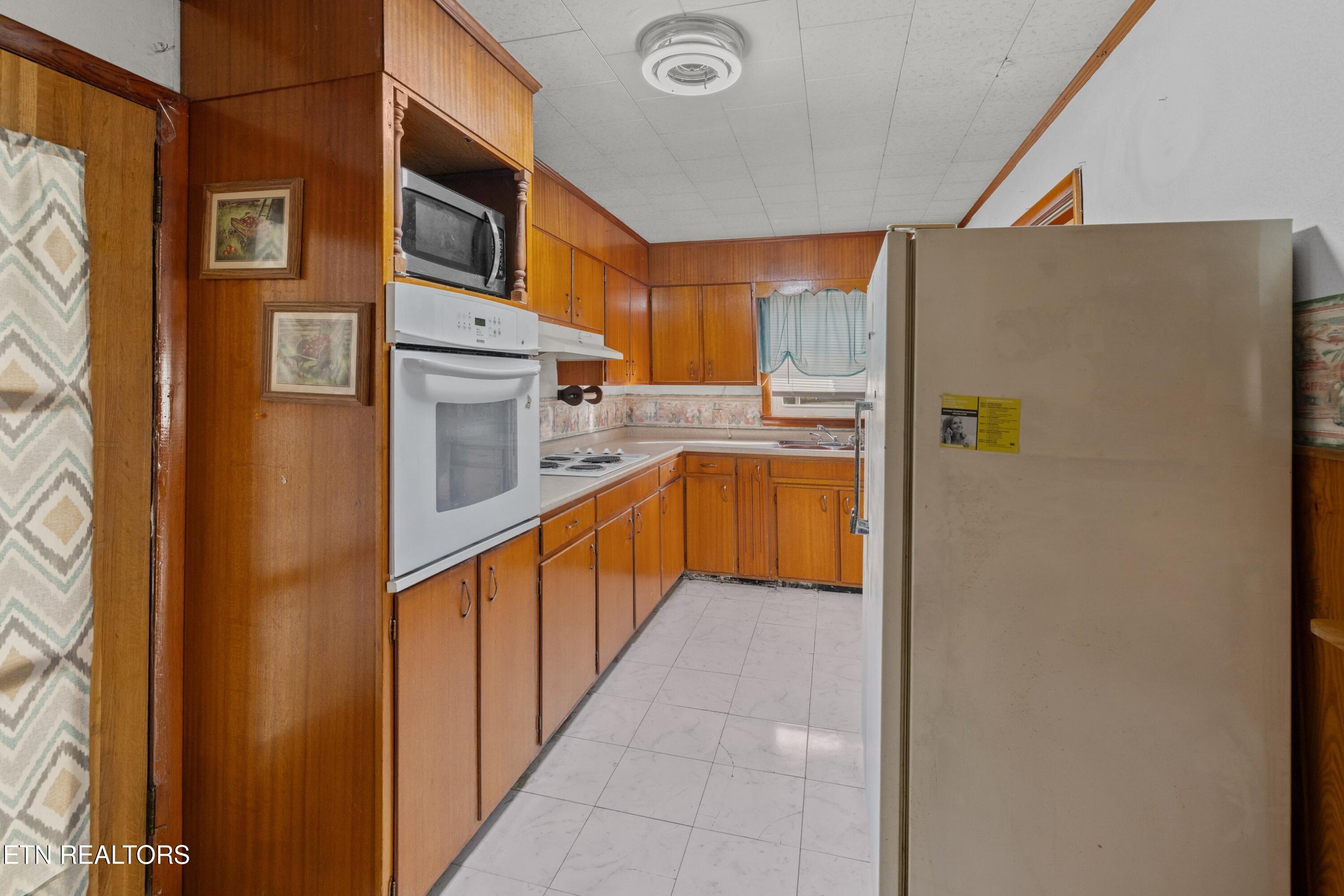 1435 Tn-33 Tazewell TN 37879