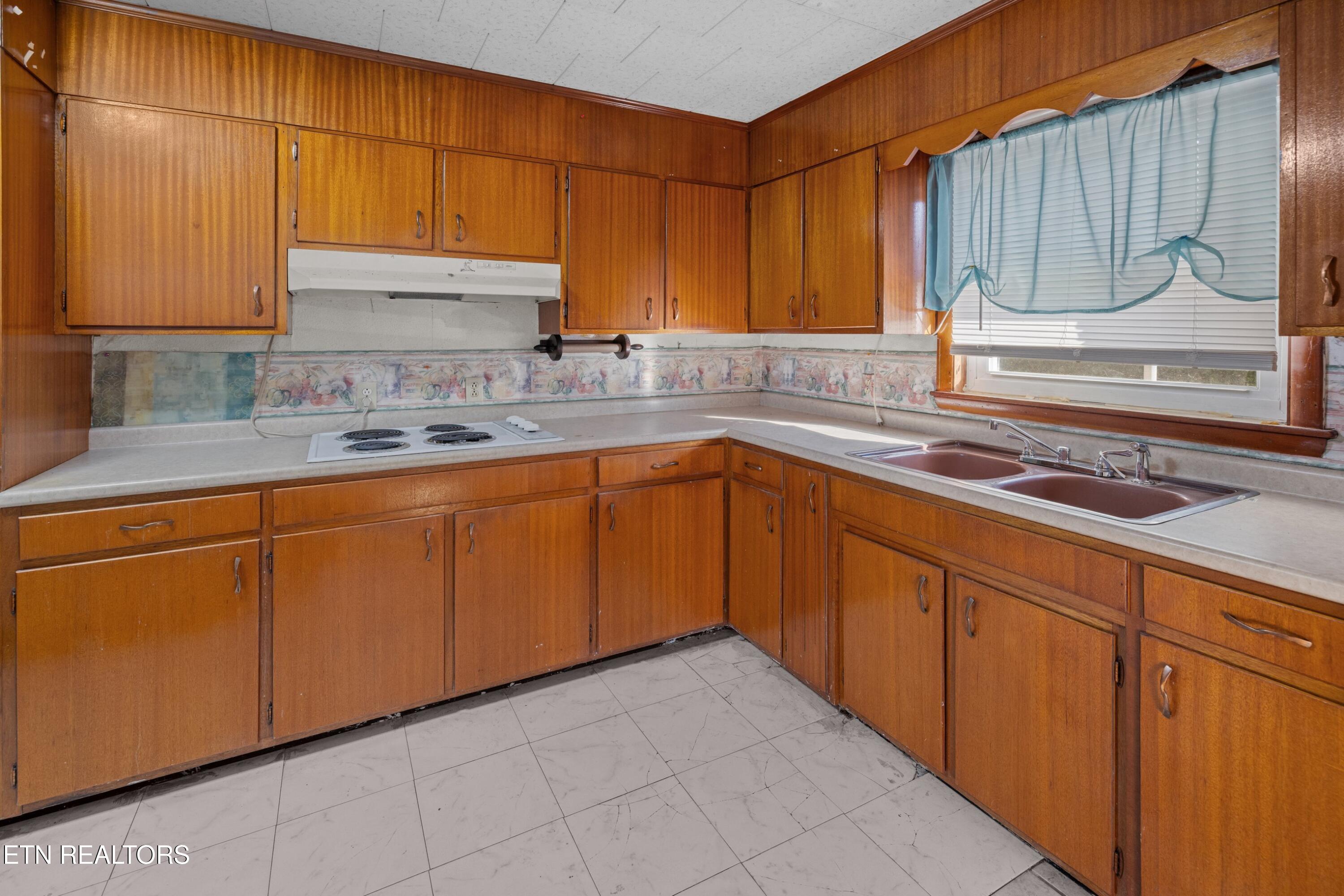 1435 Tn-33 Tazewell TN 37879