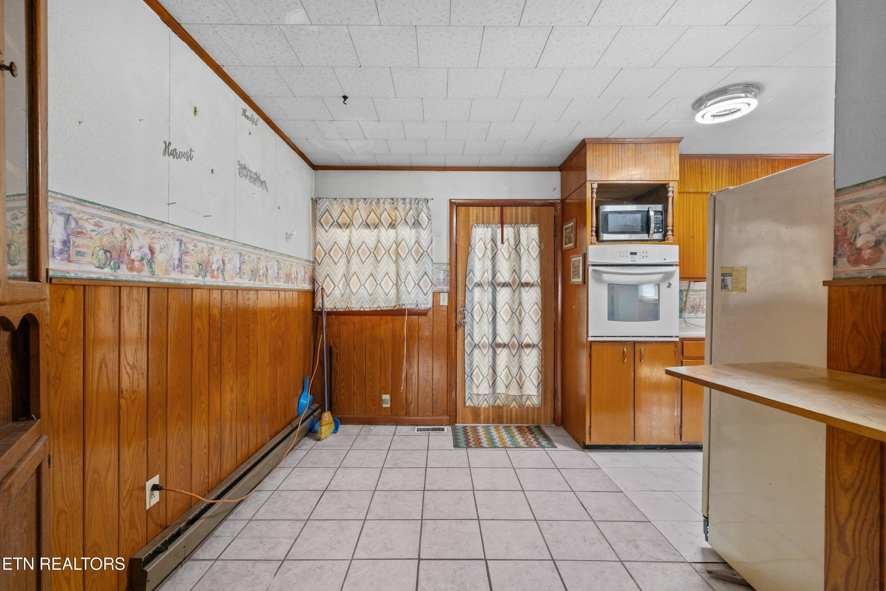 1435 Tn-33 Tazewell TN 37879