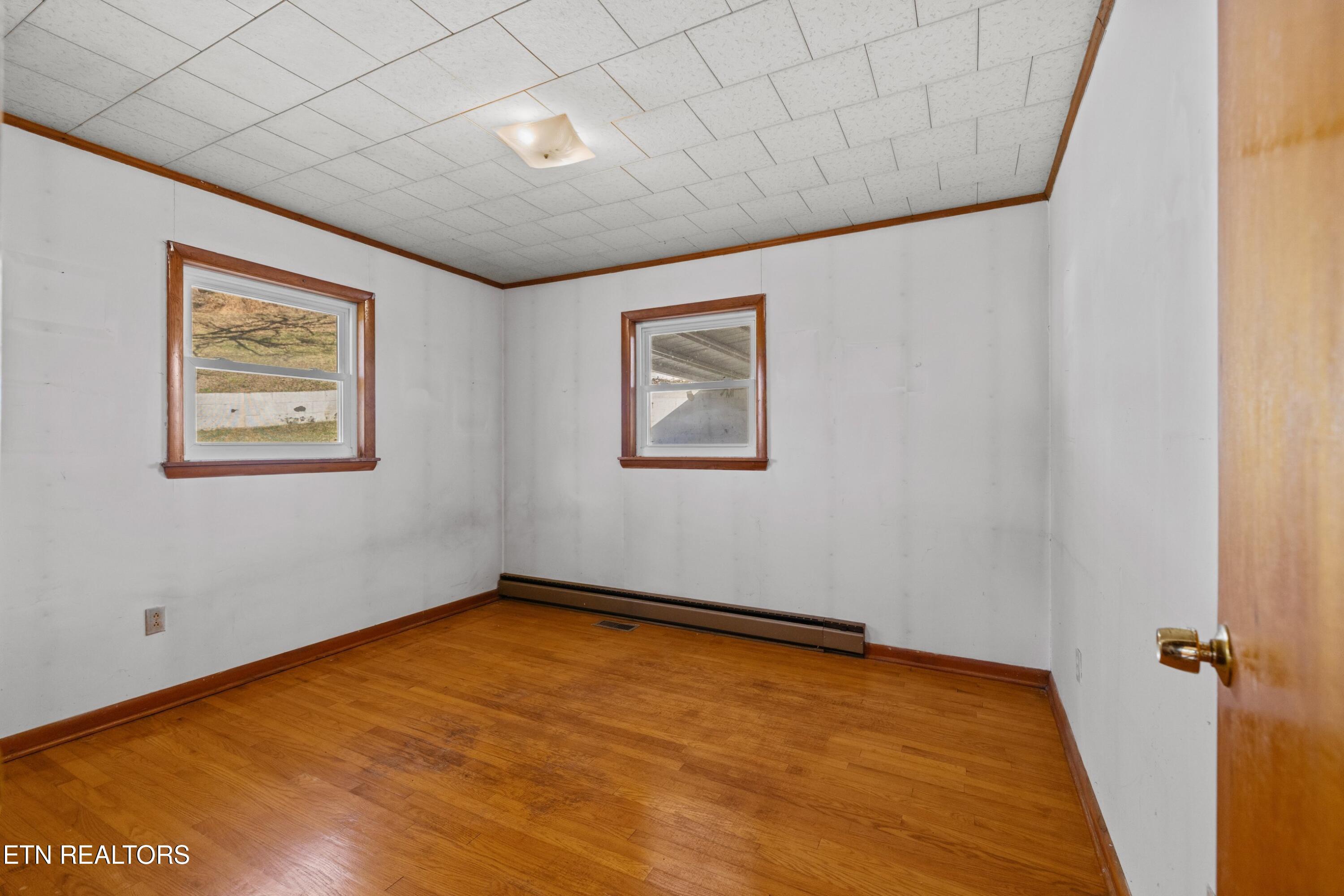 1435 Tn-33 Tazewell TN 37879