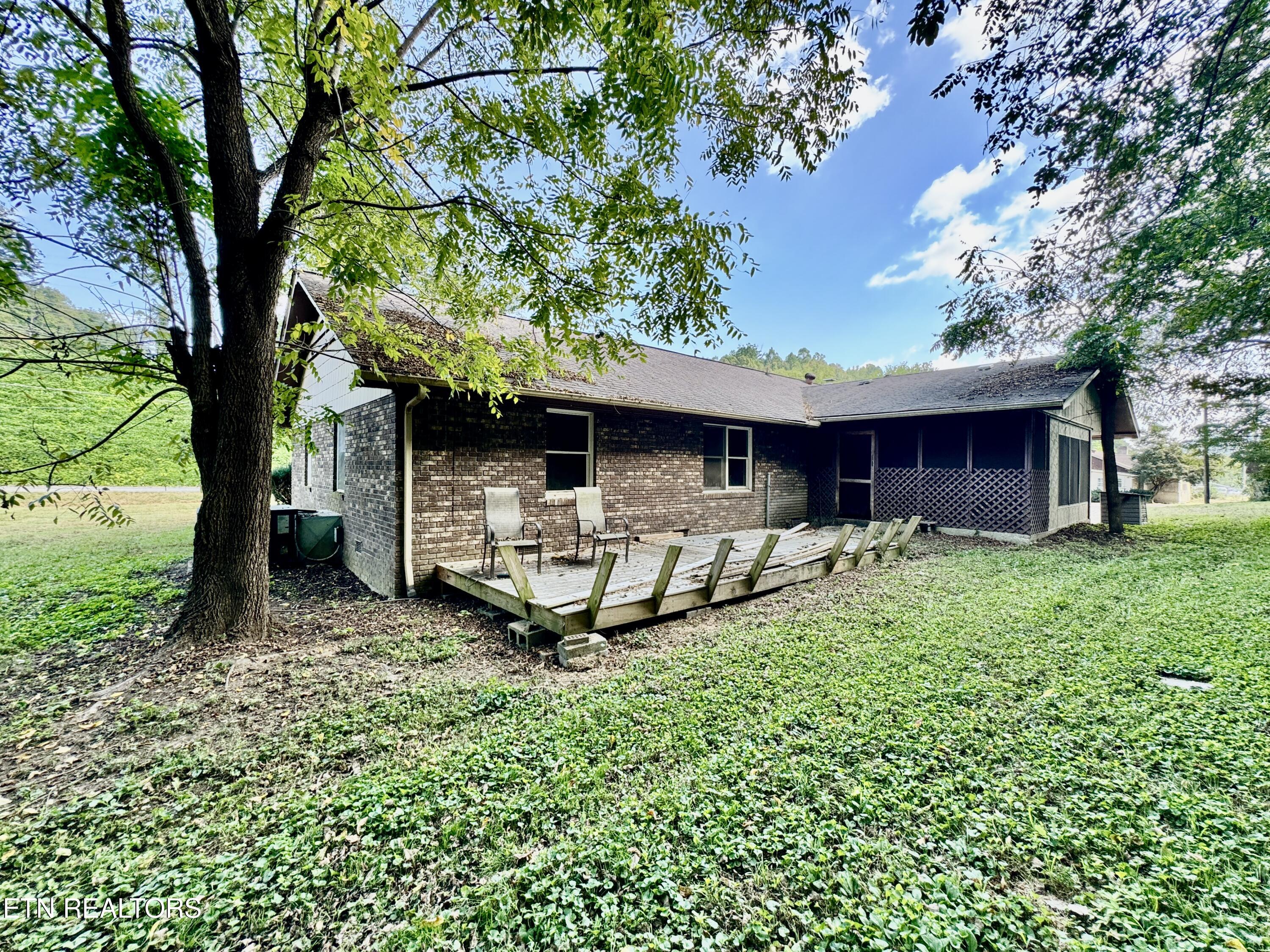 1588 Highway 116 Caryville TN 37714