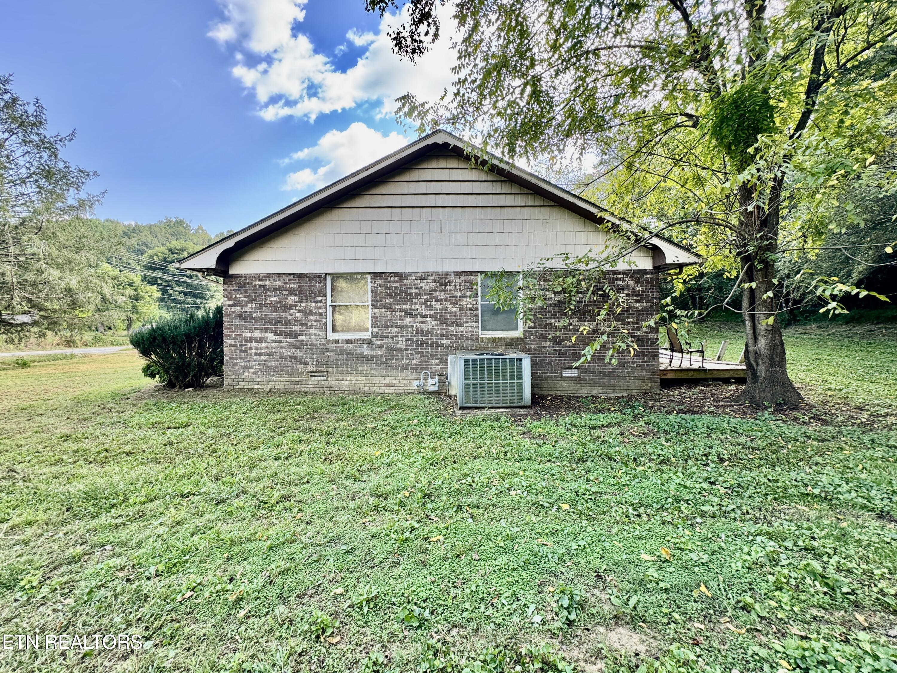 1588 Highway 116 Caryville TN 37714