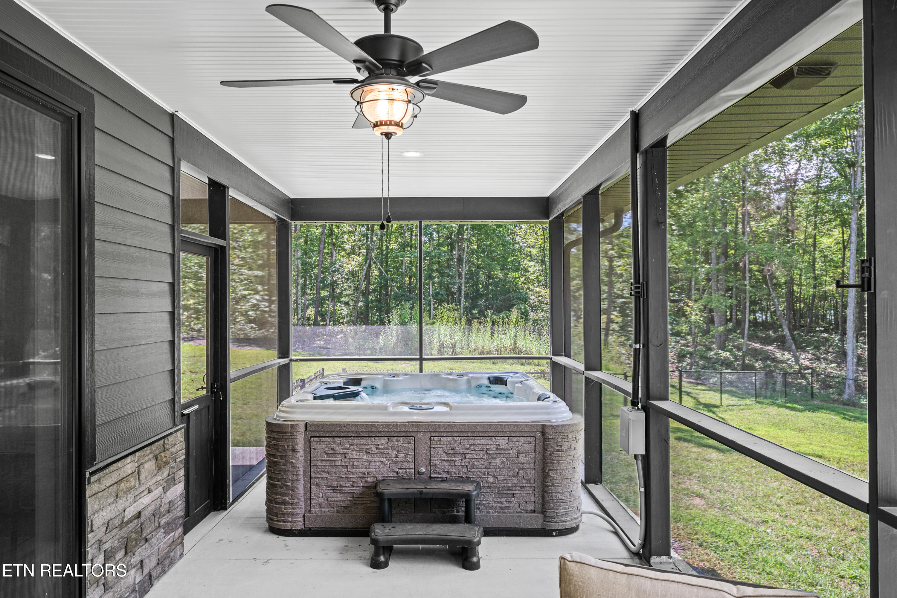 1532 E Overlook Road Monterey TN 38574