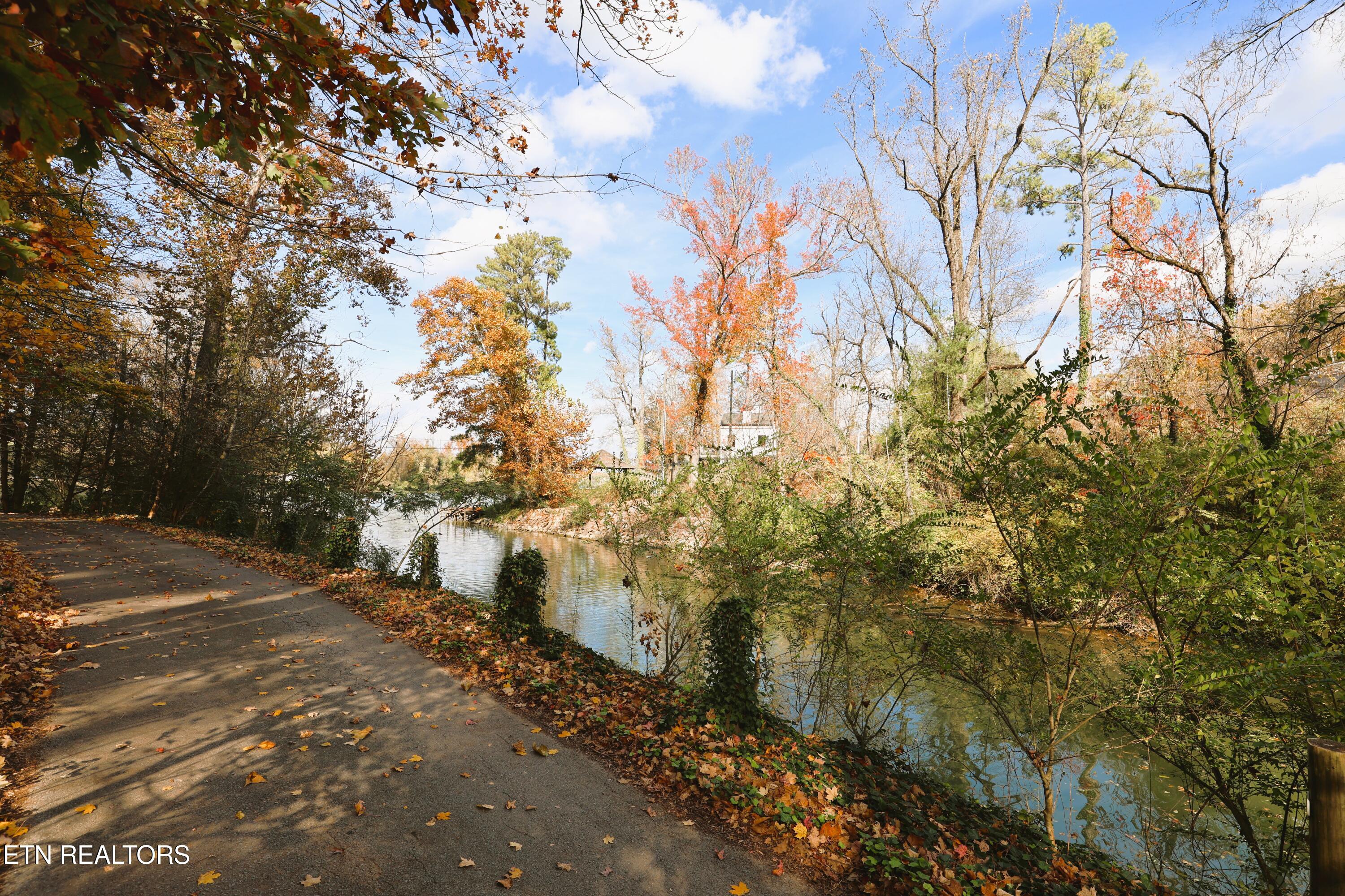 2353 Quiet Side Lane Knoxville TN 37920