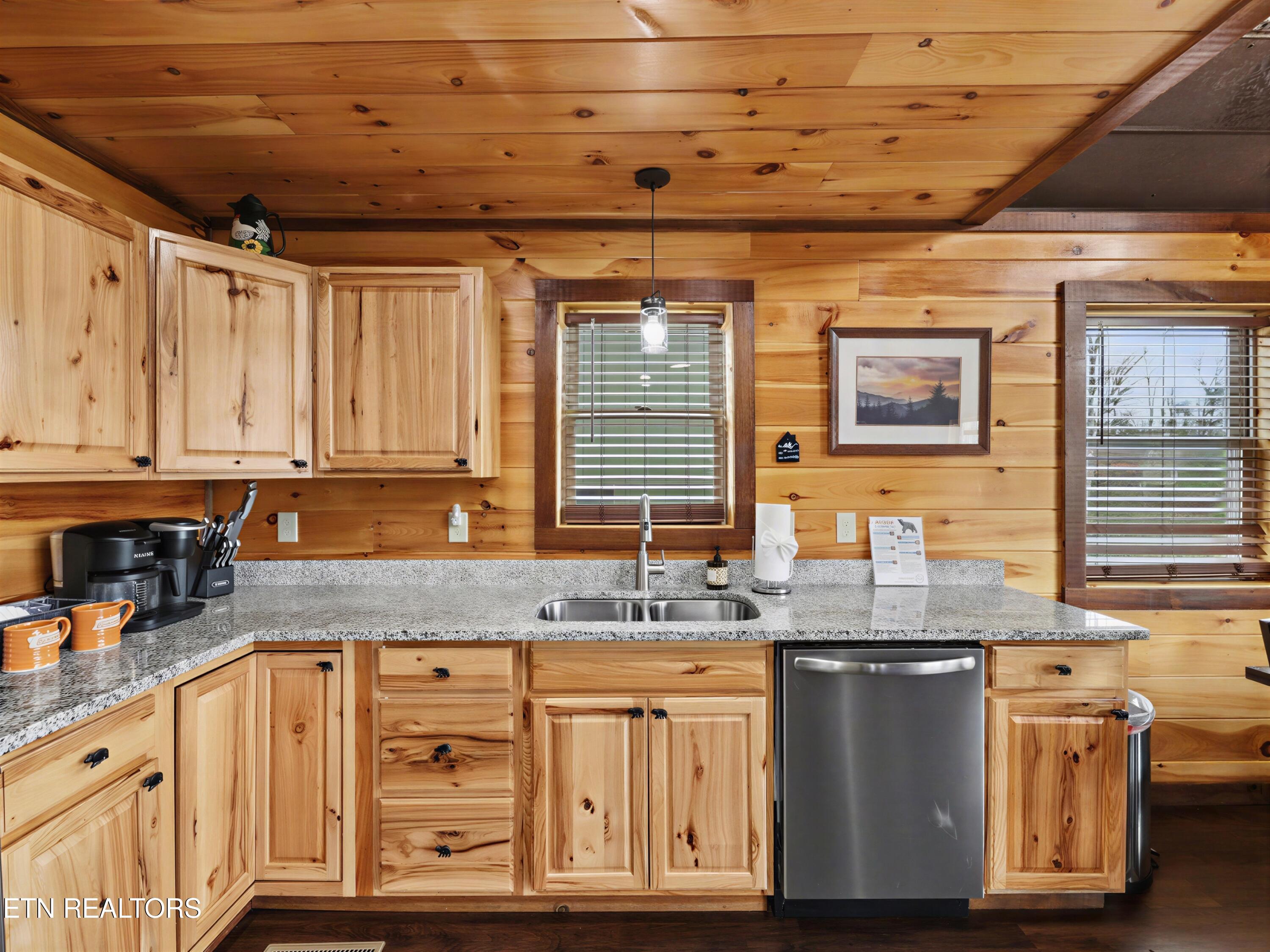 223 Chimney Tops Way Gatlinburg TN 37738