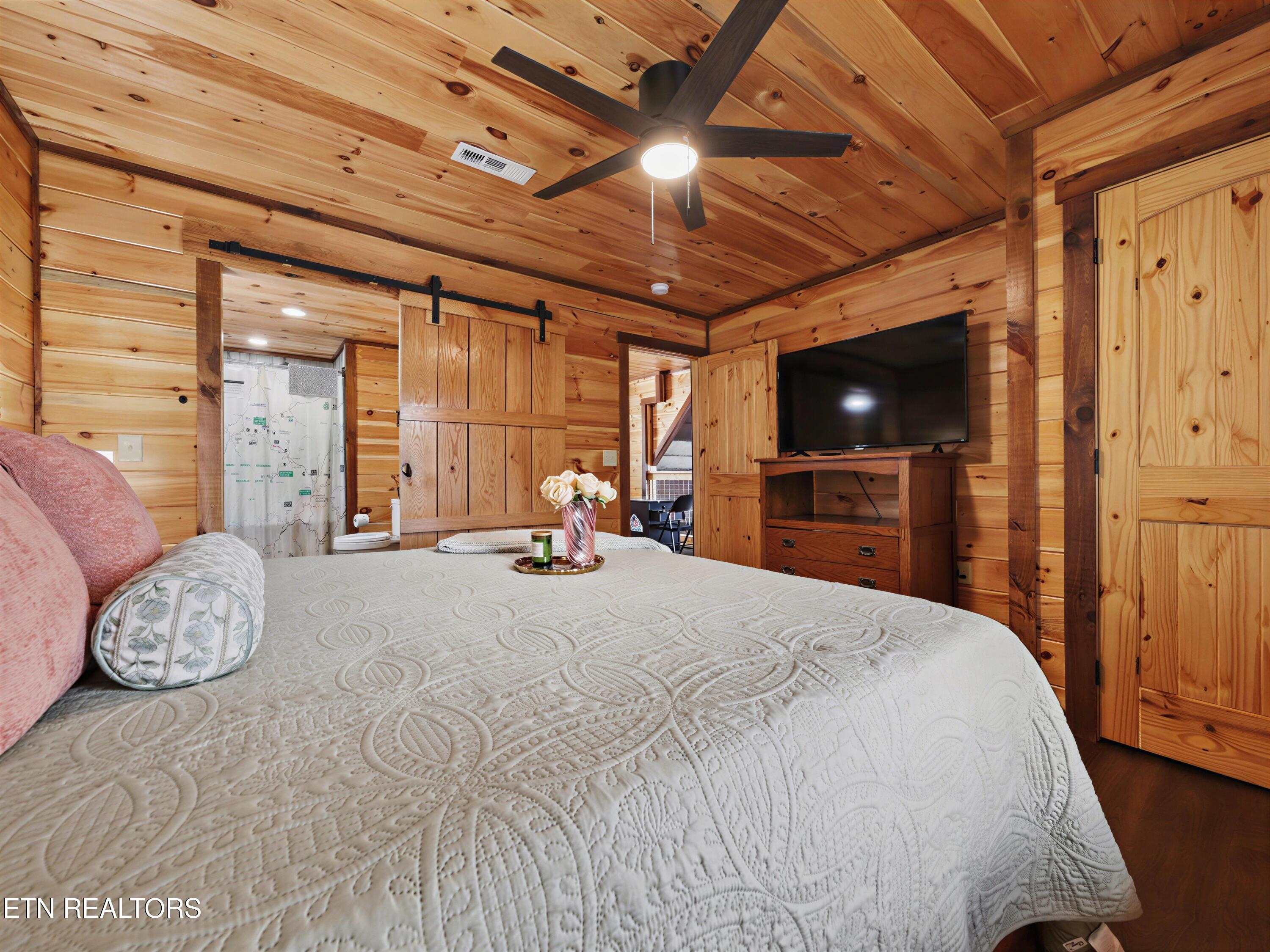 223 Chimney Tops Way Gatlinburg TN 37738