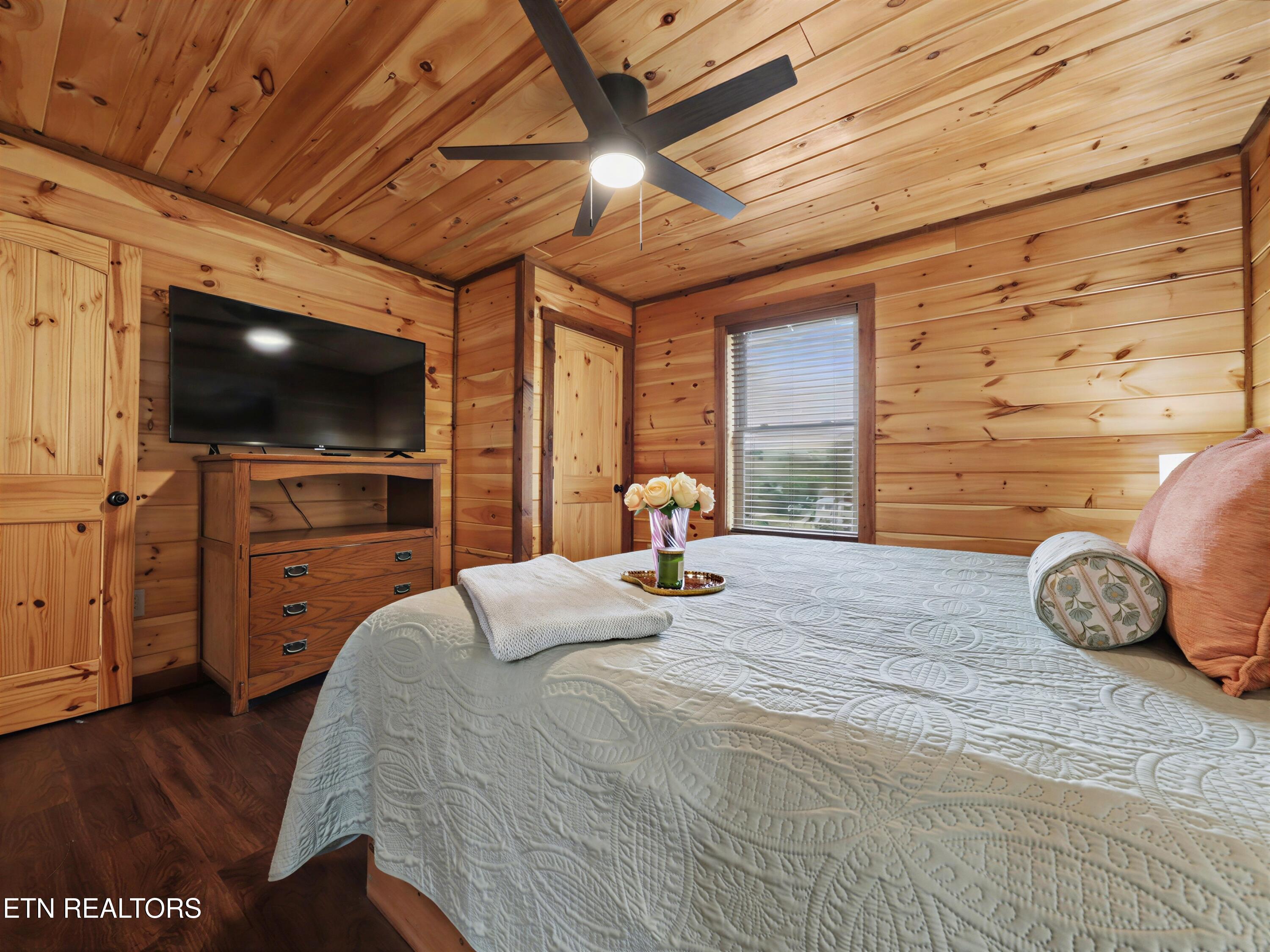 223 Chimney Tops Way Gatlinburg TN 37738