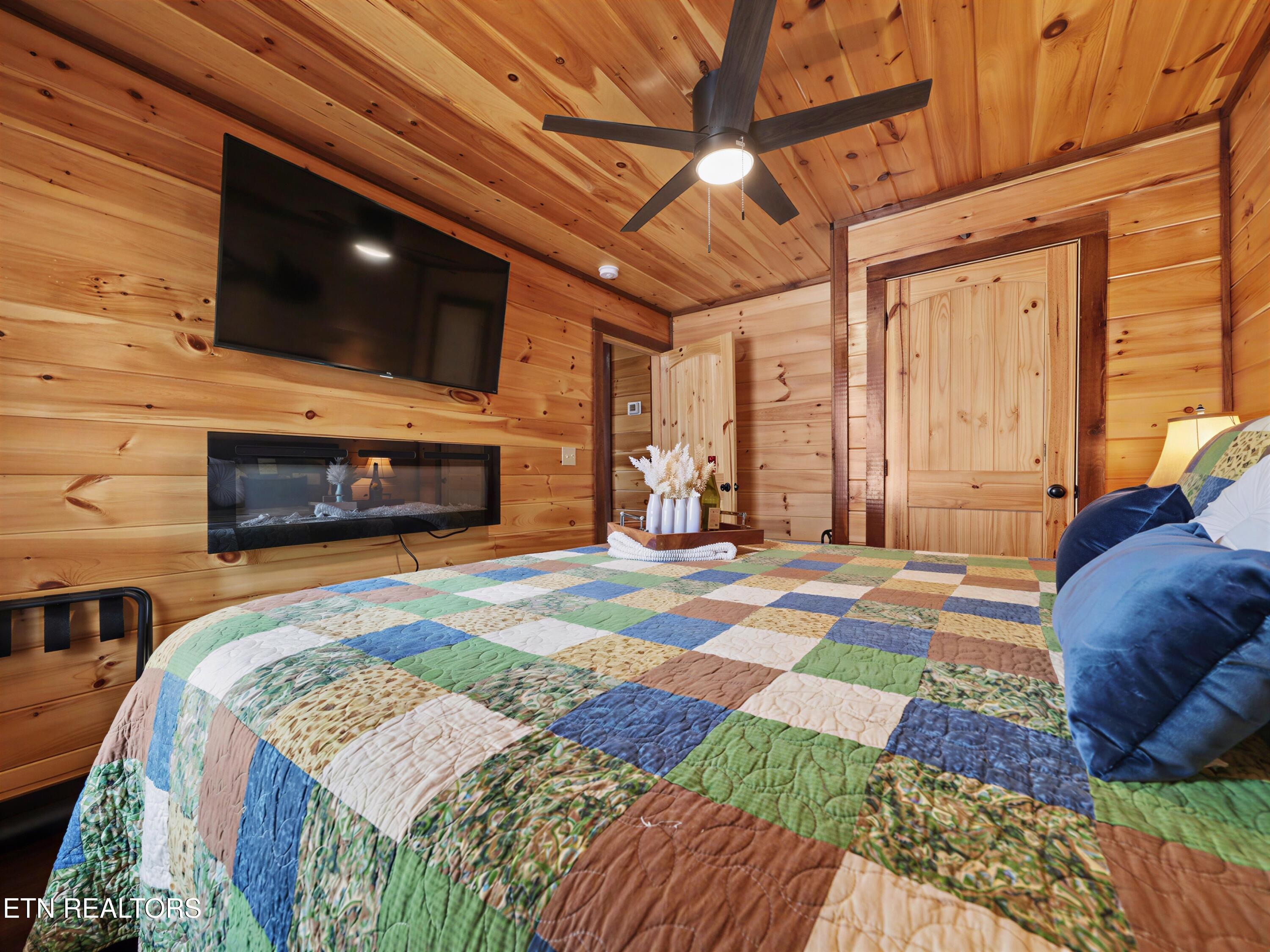 223 Chimney Tops Way Gatlinburg TN 37738