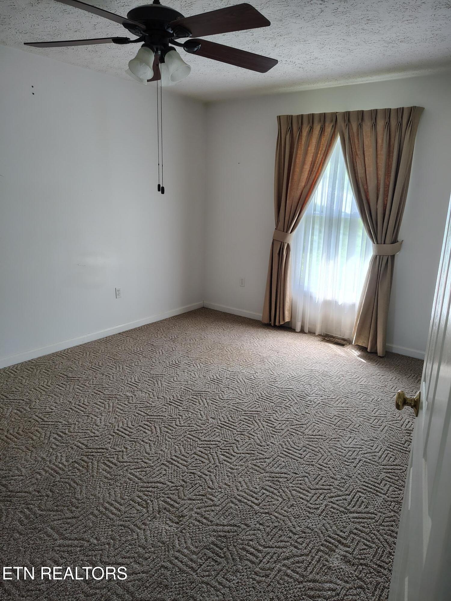 525 Fan Street Tazewell TN 37879