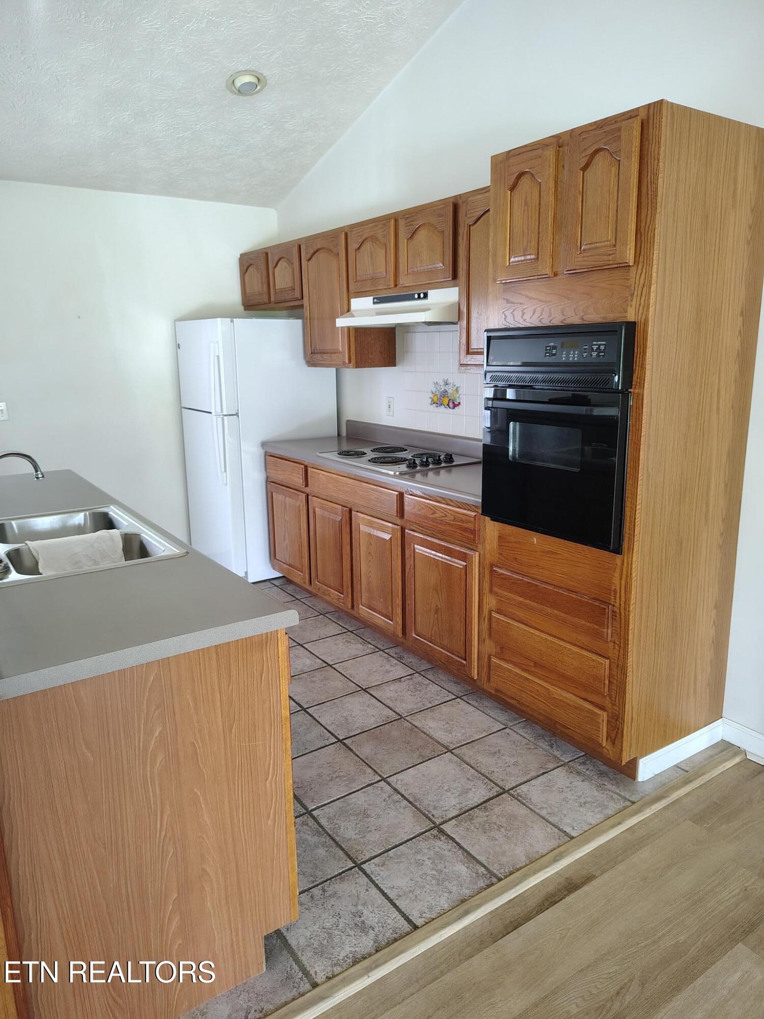 525 Fan Street Tazewell TN 37879