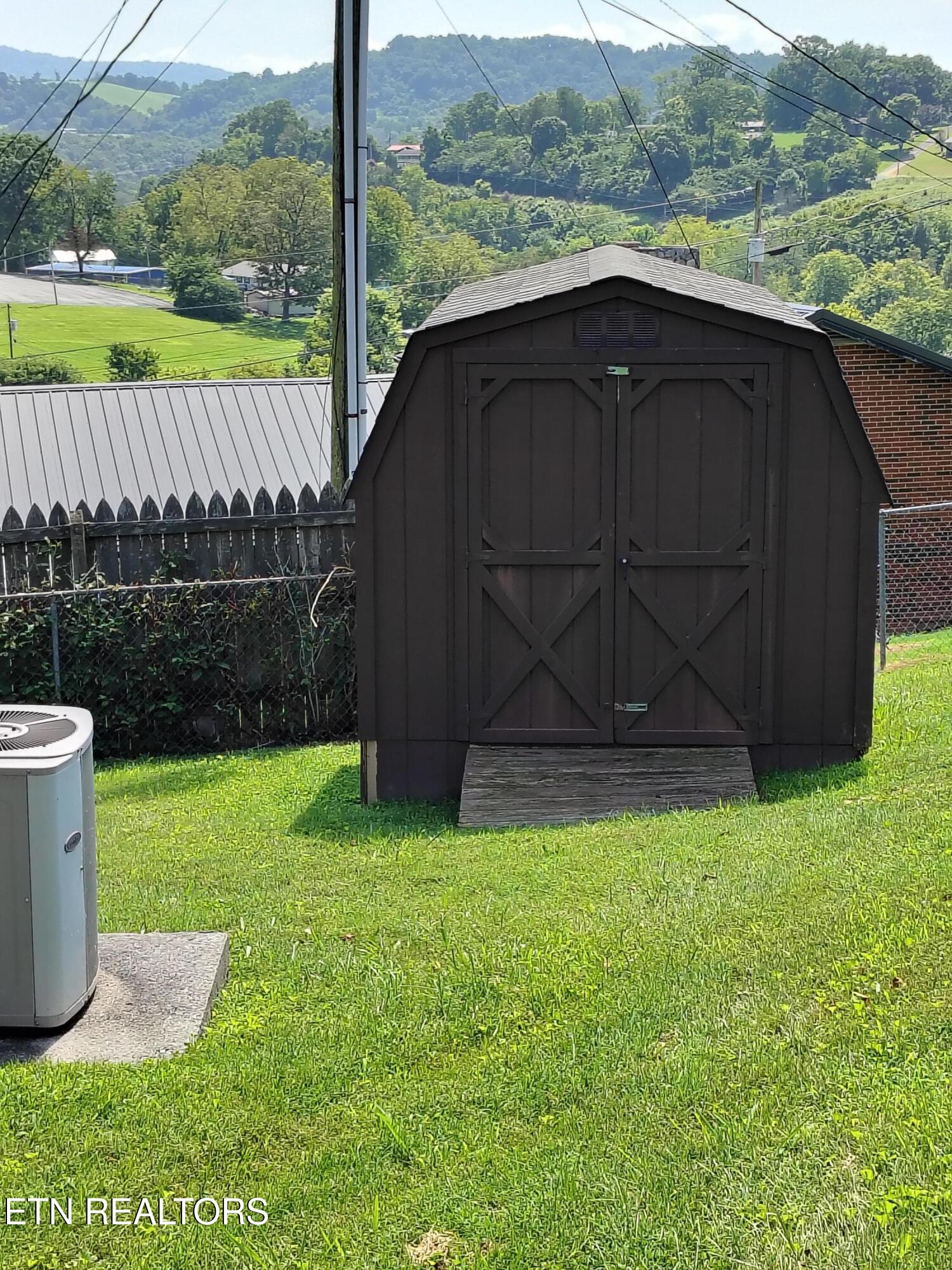 525 Fan Street Tazewell TN 37879