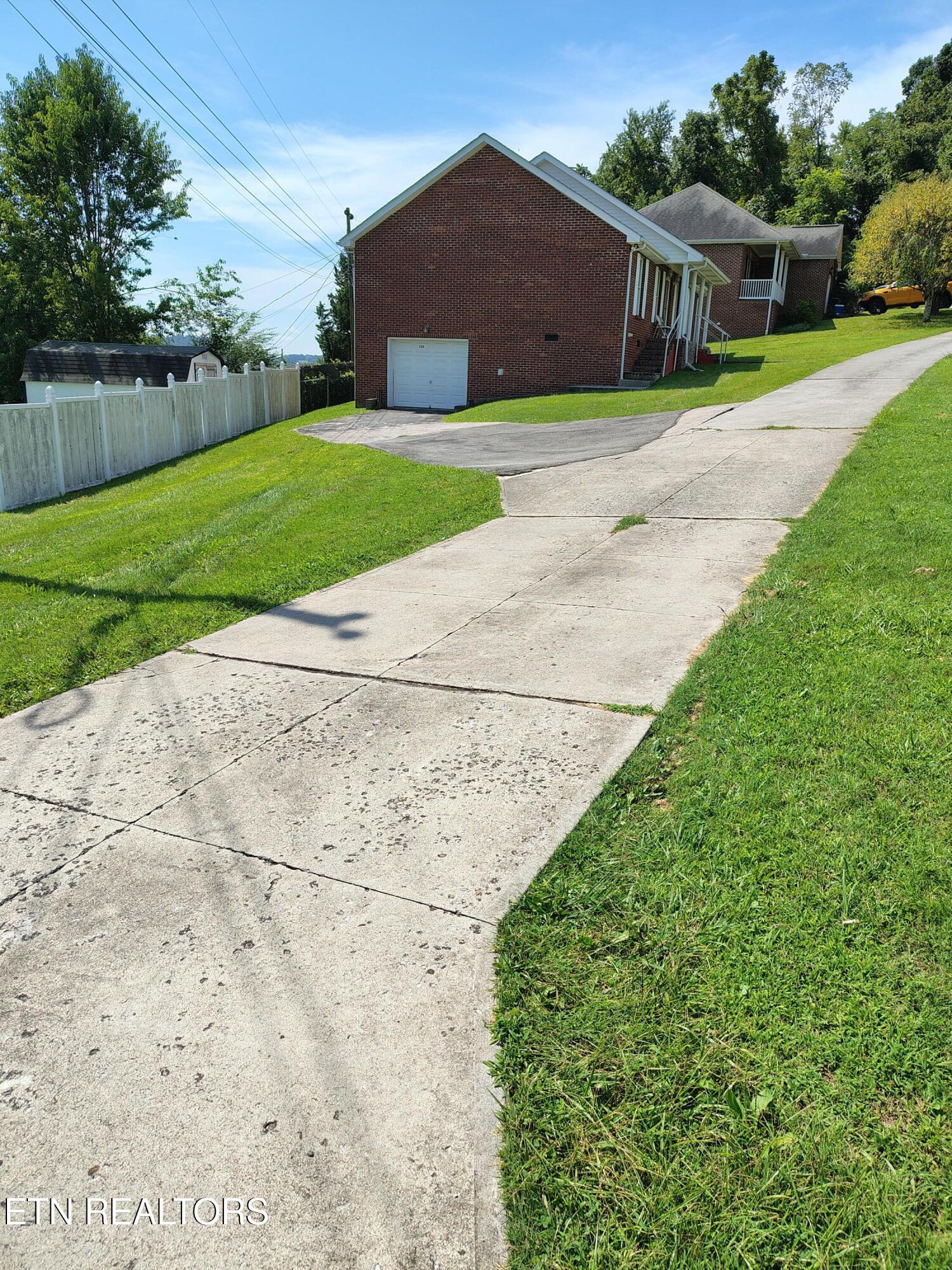 525 Fan Street Tazewell TN 37879