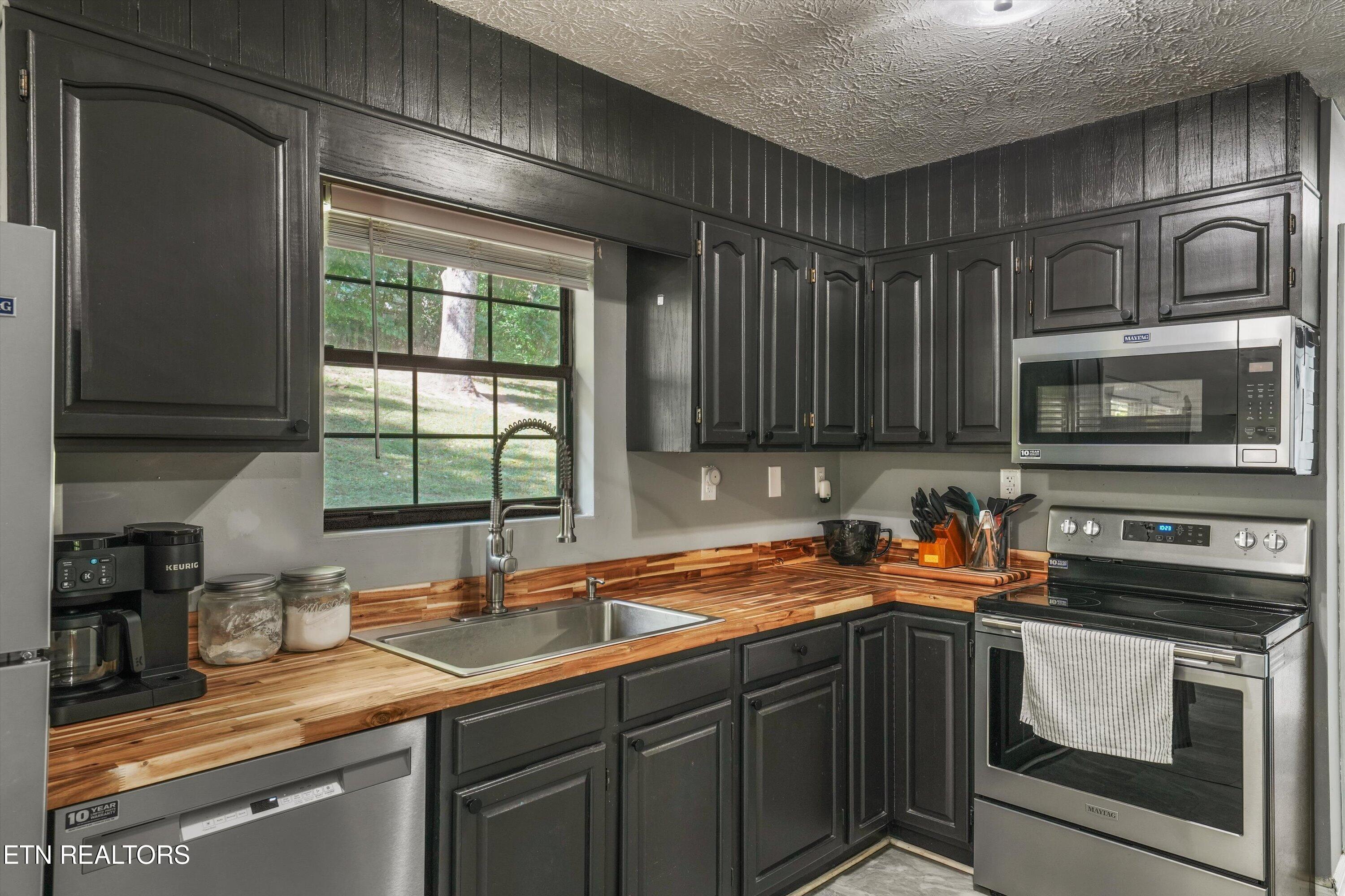 301 Bibee Lane Caryville TN 37714