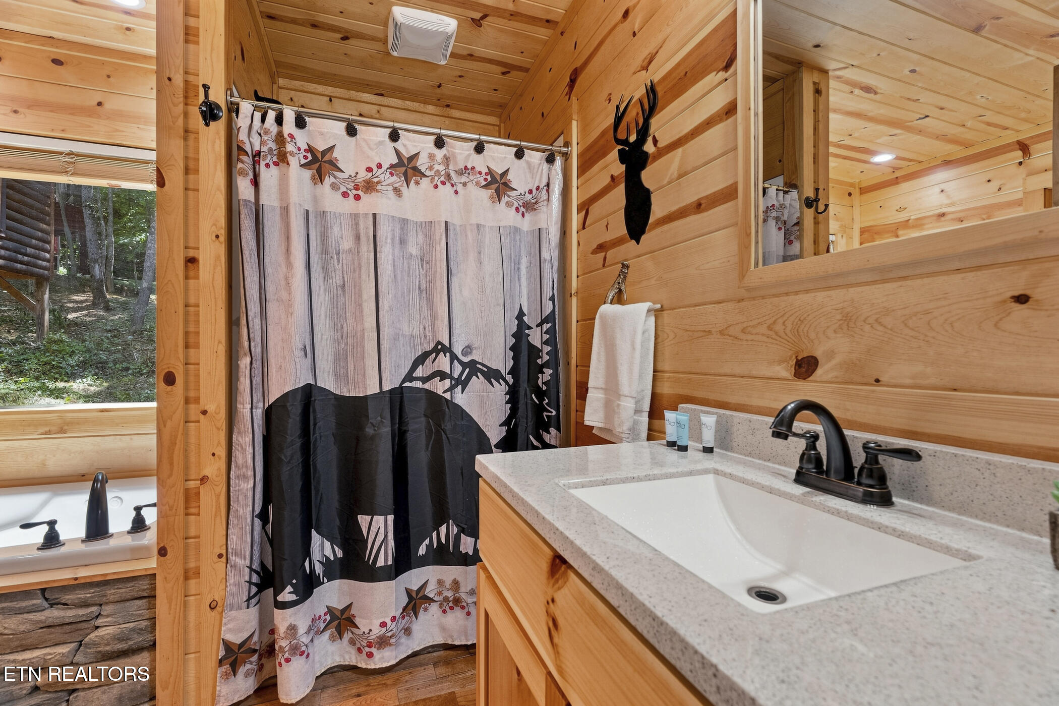 1824 Rhododendron Lane Sevierville TN 37876