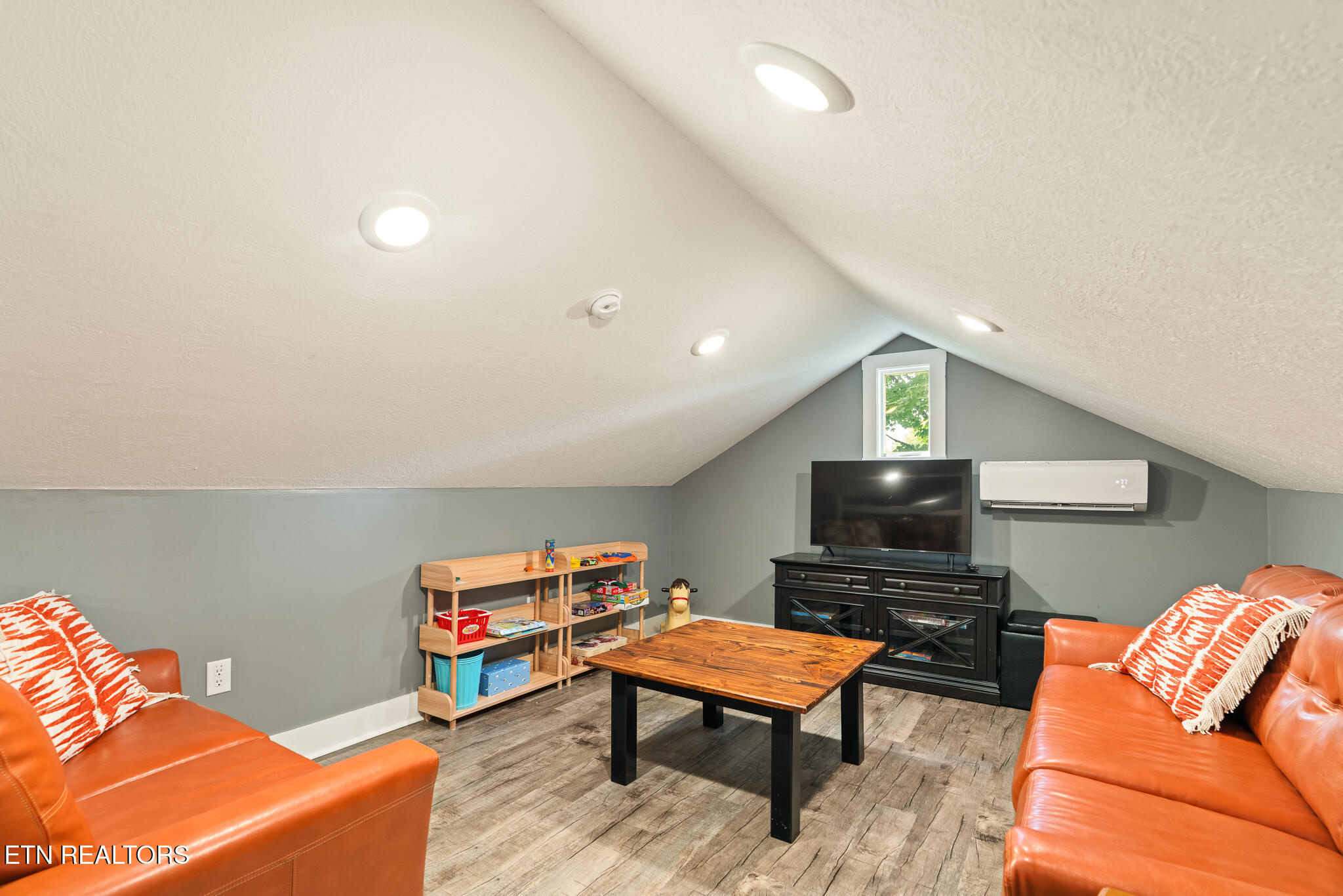 504 Sinking Springs Road Clinton TN 37716